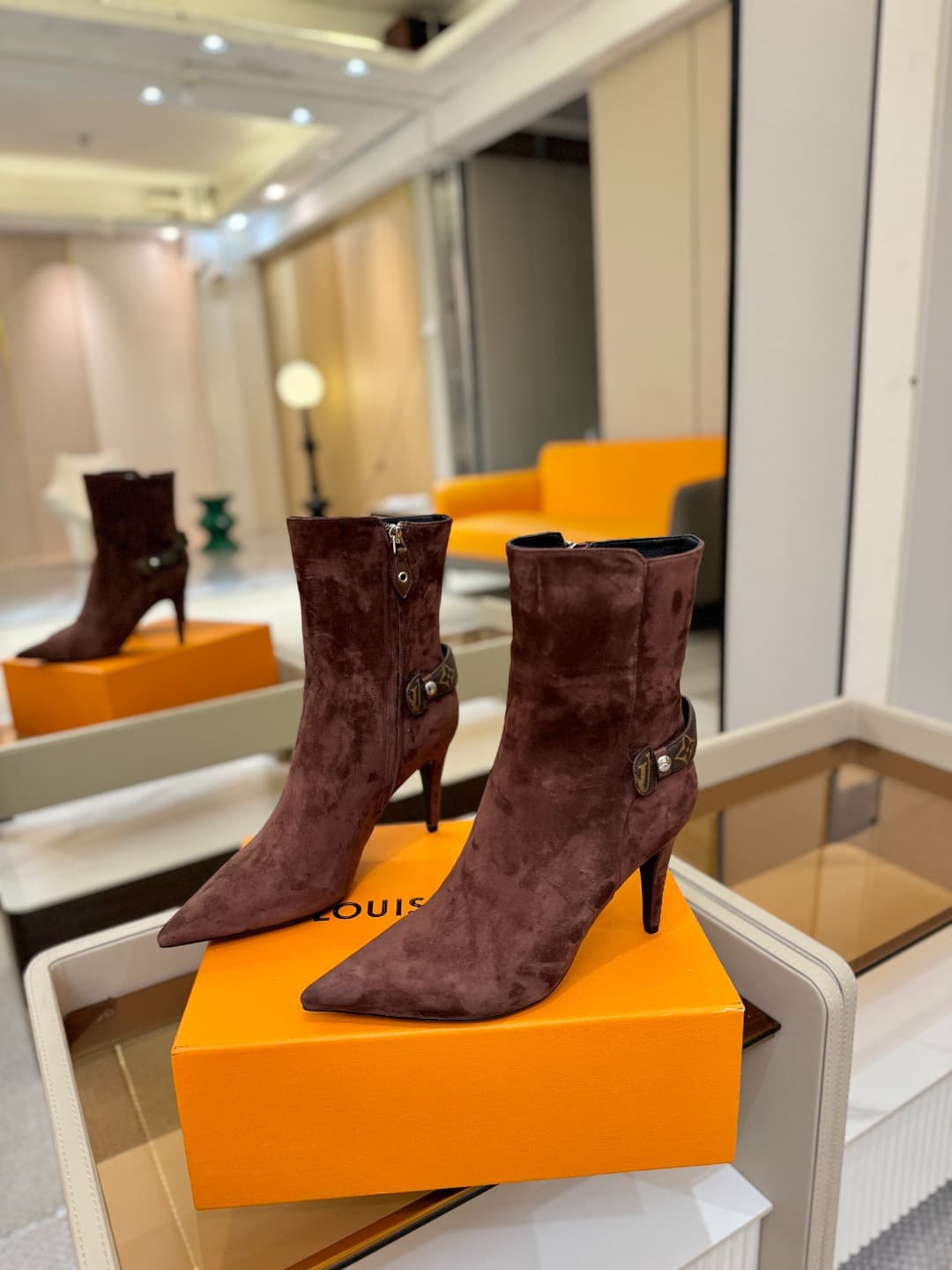 D9044 L✔️ Home – Autumn/Winter store’s runway-style boots; the official website collection is updated simultaneously. Perfect fit + LV-inspired buckle design – full of femininity and elegance. Original mold-made fit, top-tier quality, and imported high-en — image 3