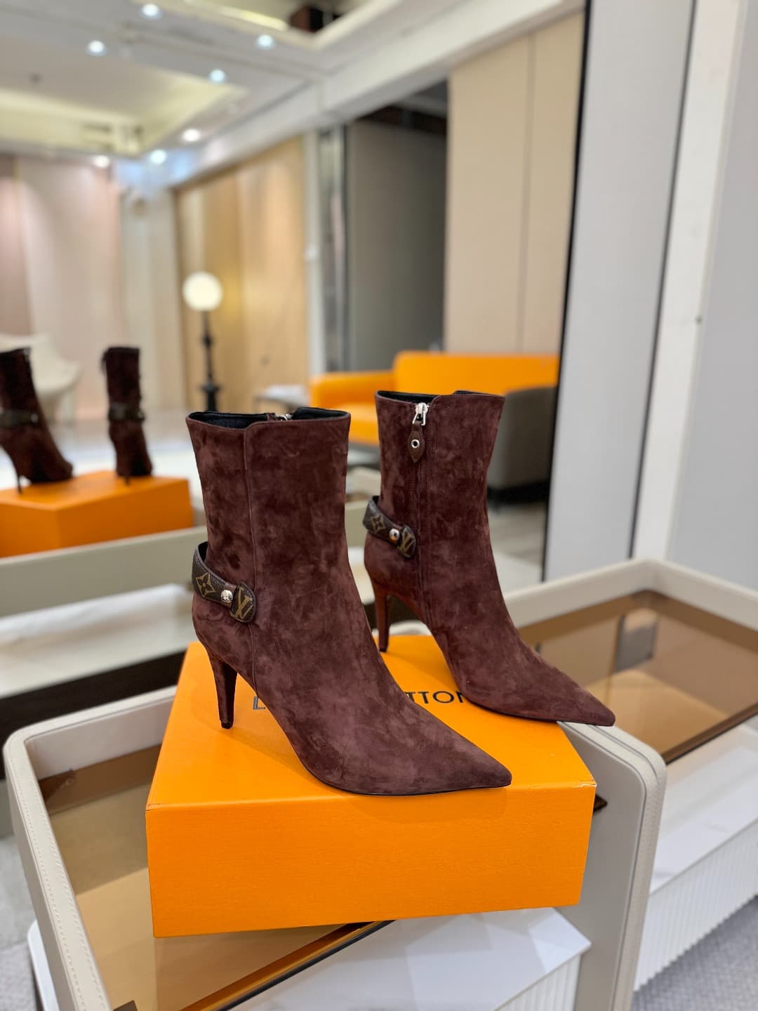 D9044 L✔️ Home – Autumn/Winter store’s runway-style boots; the official website collection is updated simultaneously. Perfect fit + LV-inspired buckle design – full of femininity and elegance. Original mold-made fit, top-tier quality, and imported high-en — image 2