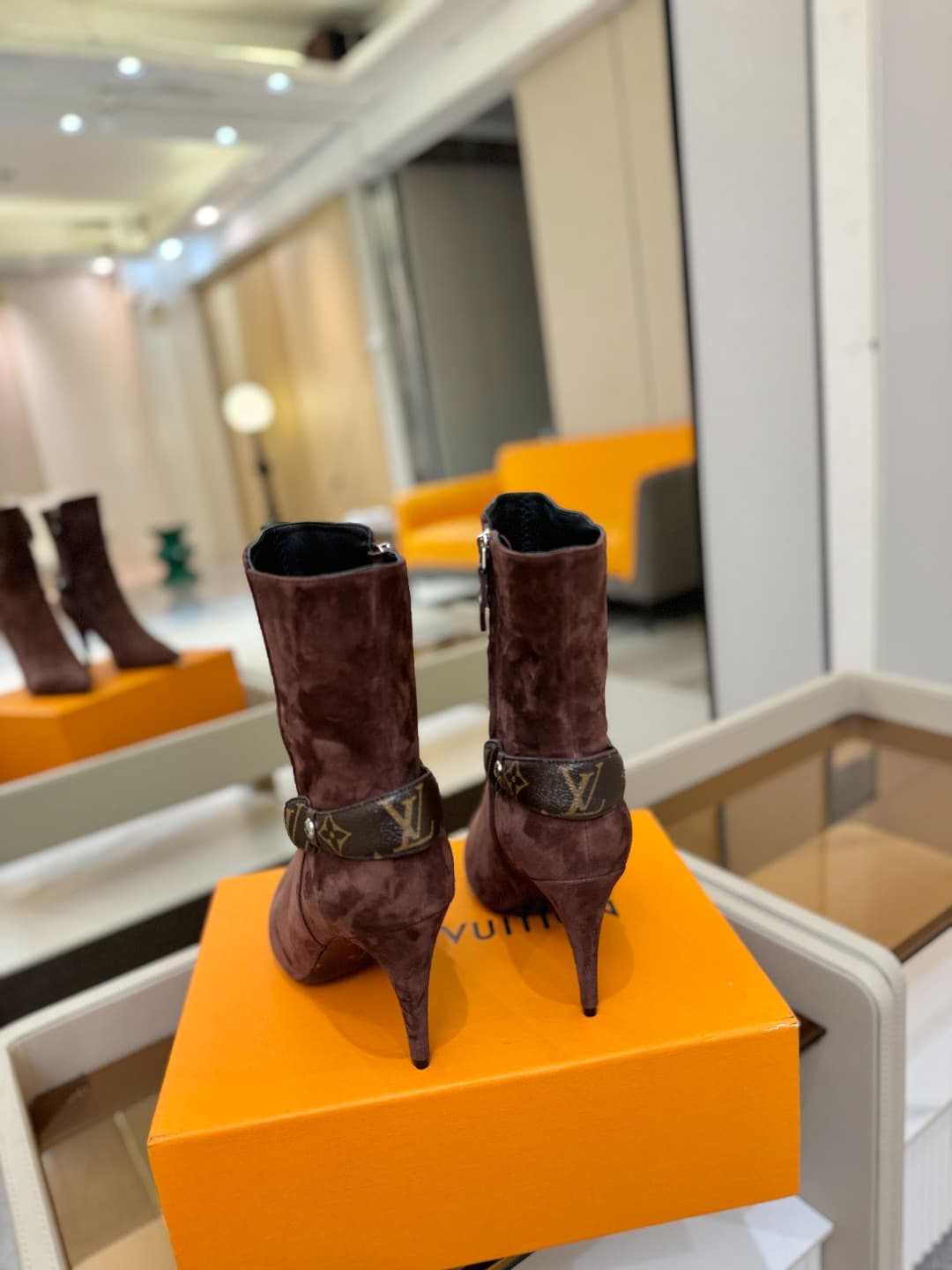 D9044 L✔️ Home – Autumn/Winter store’s runway-style boots; the official website collection is updated simultaneously. Perfect fit + LV-inspired buckle design – full of femininity and elegance. Original mold-made fit, top-tier quality, and imported high-en — image 7