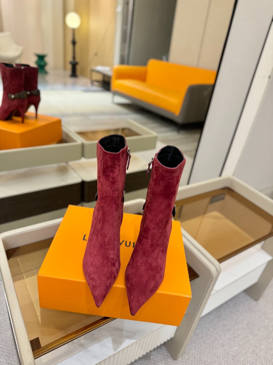 D9043 L✔️ Home – Autumn/Winter boutique runway boots; the official website collection is updated in real time. Perfect foot shape + LV-inspired buckle design – full of femininity and elegance. Original mold-made foot shape, premium quality, and imported h — image 4