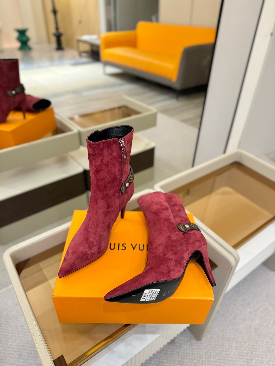 D9043 L✔️ Home – Autumn/Winter boutique runway boots; the official website collection is updated in real time. Perfect foot shape + LV-inspired buckle design – full of femininity and elegance. Original mold-made foot shape, premium quality, and imported h — image 5