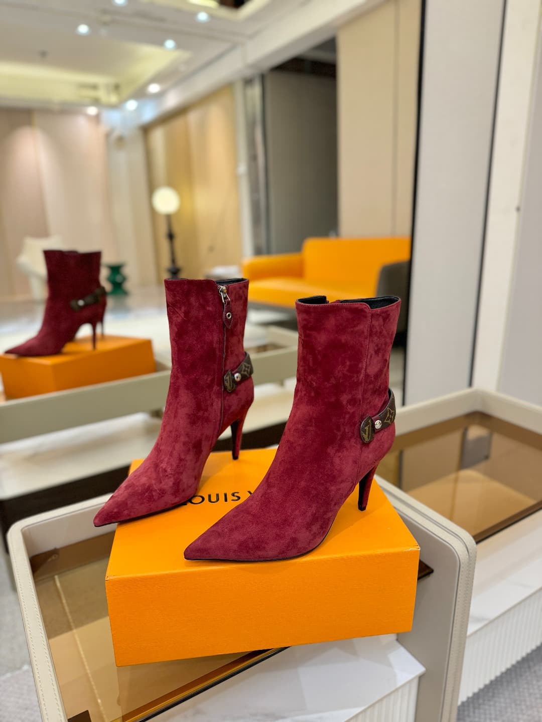D9043 L✔️ Home – Autumn/Winter boutique runway boots; the official website collection is updated in real time. Perfect foot shape + LV-inspired buckle design – full of femininity and elegance. Original mold-made foot shape, premium quality, and imported h — image 3