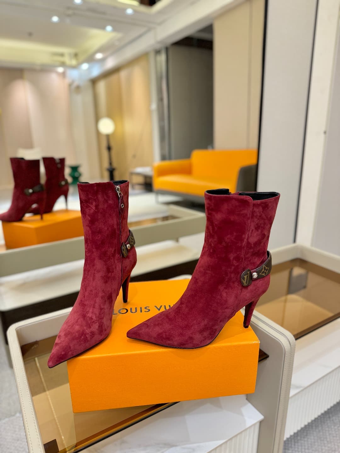 D9043 L✔️ Home – Autumn/Winter boutique runway boots; the official website collection is updated in real time. Perfect foot shape + LV-inspired buckle design – full of femininity and elegance. Original mold-made foot shape, premium quality, and imported h — image 6