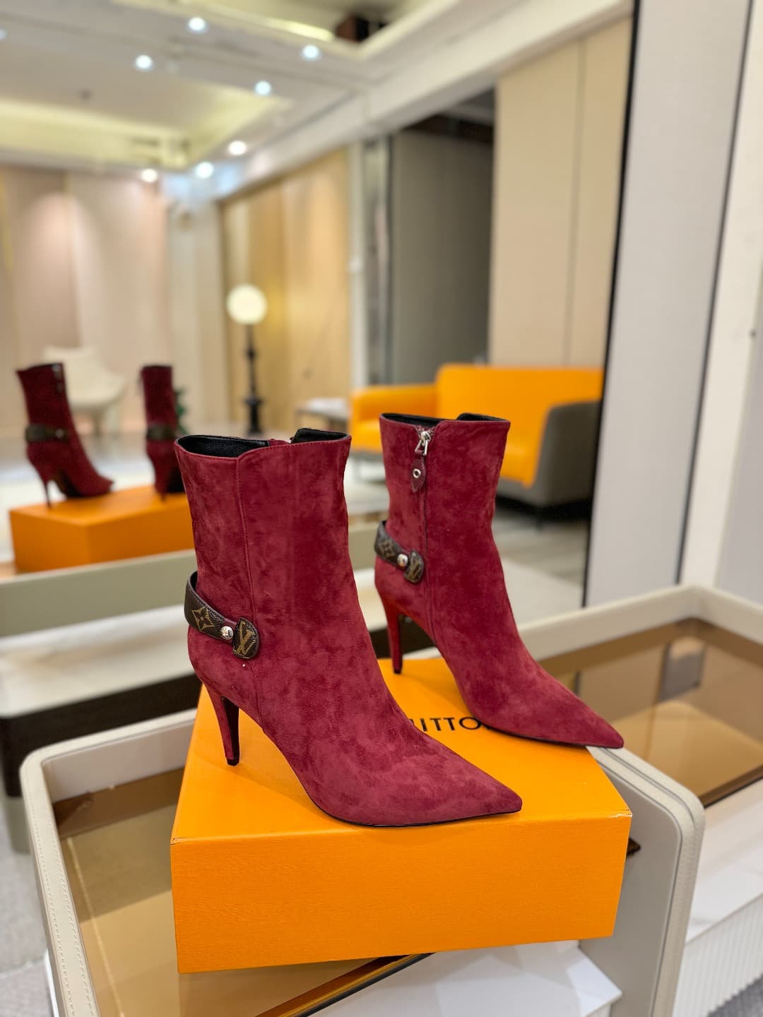 D9043 L✔️ Home – Autumn/Winter boutique runway boots; the official website collection is updated in real time. Perfect foot shape + LV-inspired buckle design – full of femininity and elegance. Original mold-made foot shape, premium quality, and imported h — image 2