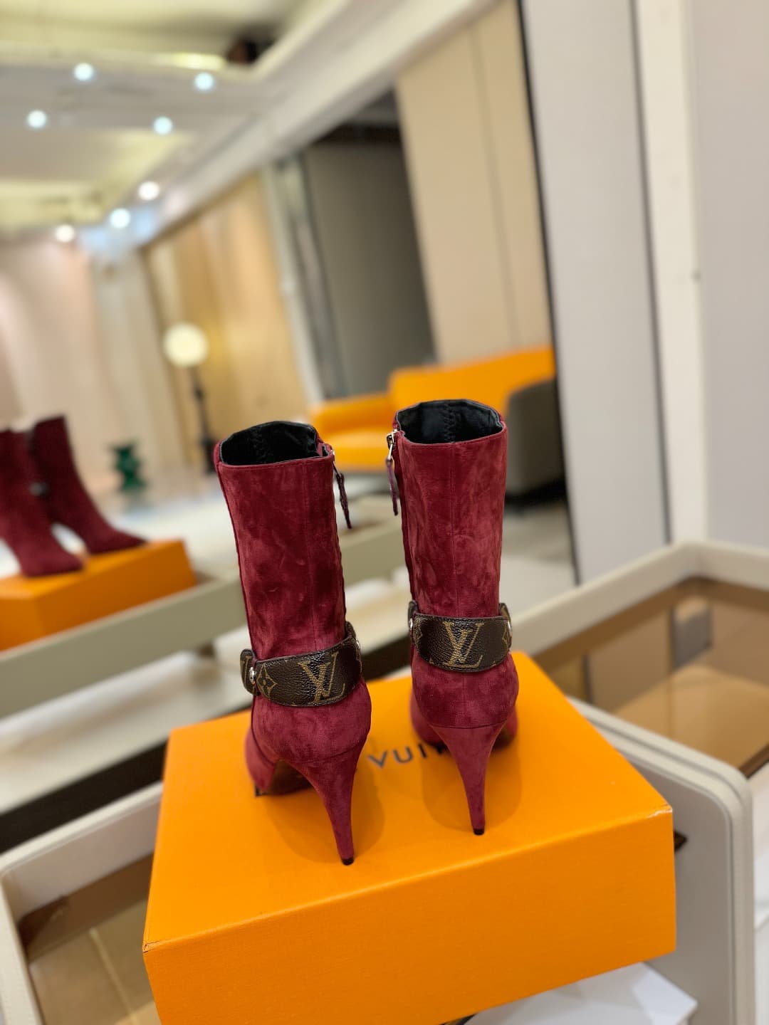D9043 L✔️ Home – Autumn/Winter boutique runway boots; the official website collection is updated in real time. Perfect foot shape + LV-inspired buckle design – full of femininity and elegance. Original mold-made foot shape, premium quality, and imported h — image 7
