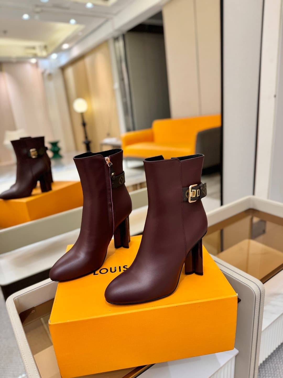 D9041 L✔️ Home – Autumn/Winter store’s runway-style boots; the official website collection is updated simultaneously. Perfect foot shape + LV-inspired buckle design – full of femininity and elegance. Original mold-based foot shape, top-tier quality, and i — image 3