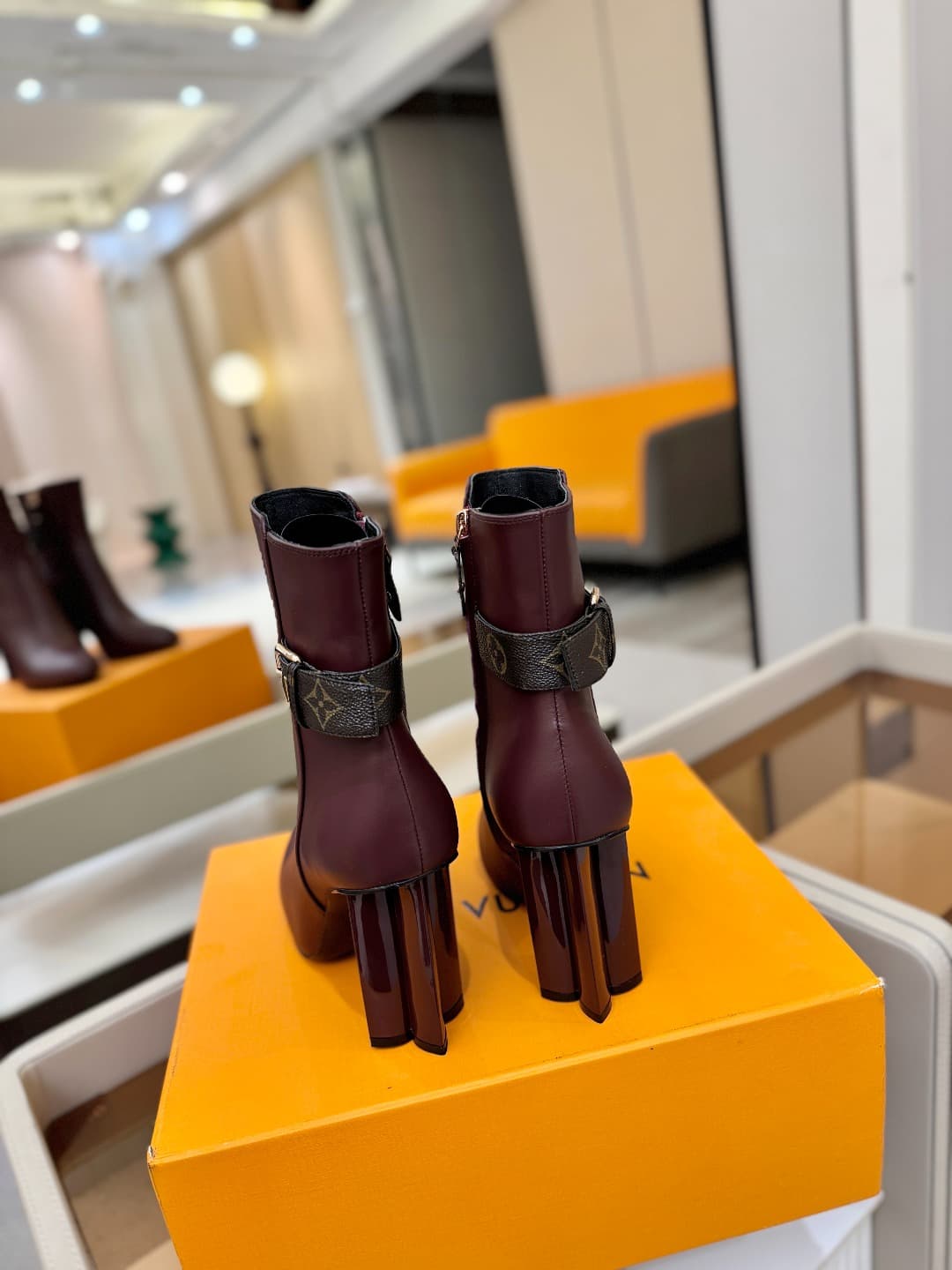 D9041 L✔️ Home – Autumn/Winter store’s runway-style boots; the official website collection is updated simultaneously. Perfect foot shape + LV-inspired buckle design – full of femininity and elegance. Original mold-based foot shape, top-tier quality, and i — image 7