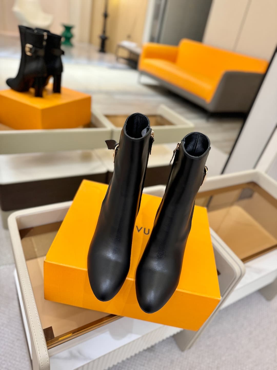 D9042 L✔️ Home – Autumn/Winter boutique runway boots; the official website collection is updated simultaneously. Perfect fit + LV-style buckles design – full of femininity and elegance. Original mold fit, premium quality, and imported high-end fabric prov — image 4