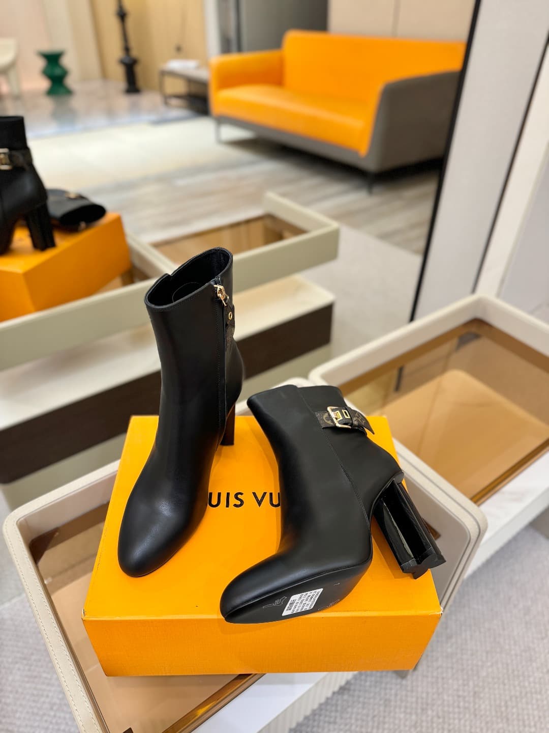 D9042 L✔️ Home – Autumn/Winter boutique runway boots; the official website collection is updated simultaneously. Perfect fit + LV-style buckles design – full of femininity and elegance. Original mold fit, premium quality, and imported high-end fabric prov — image 5