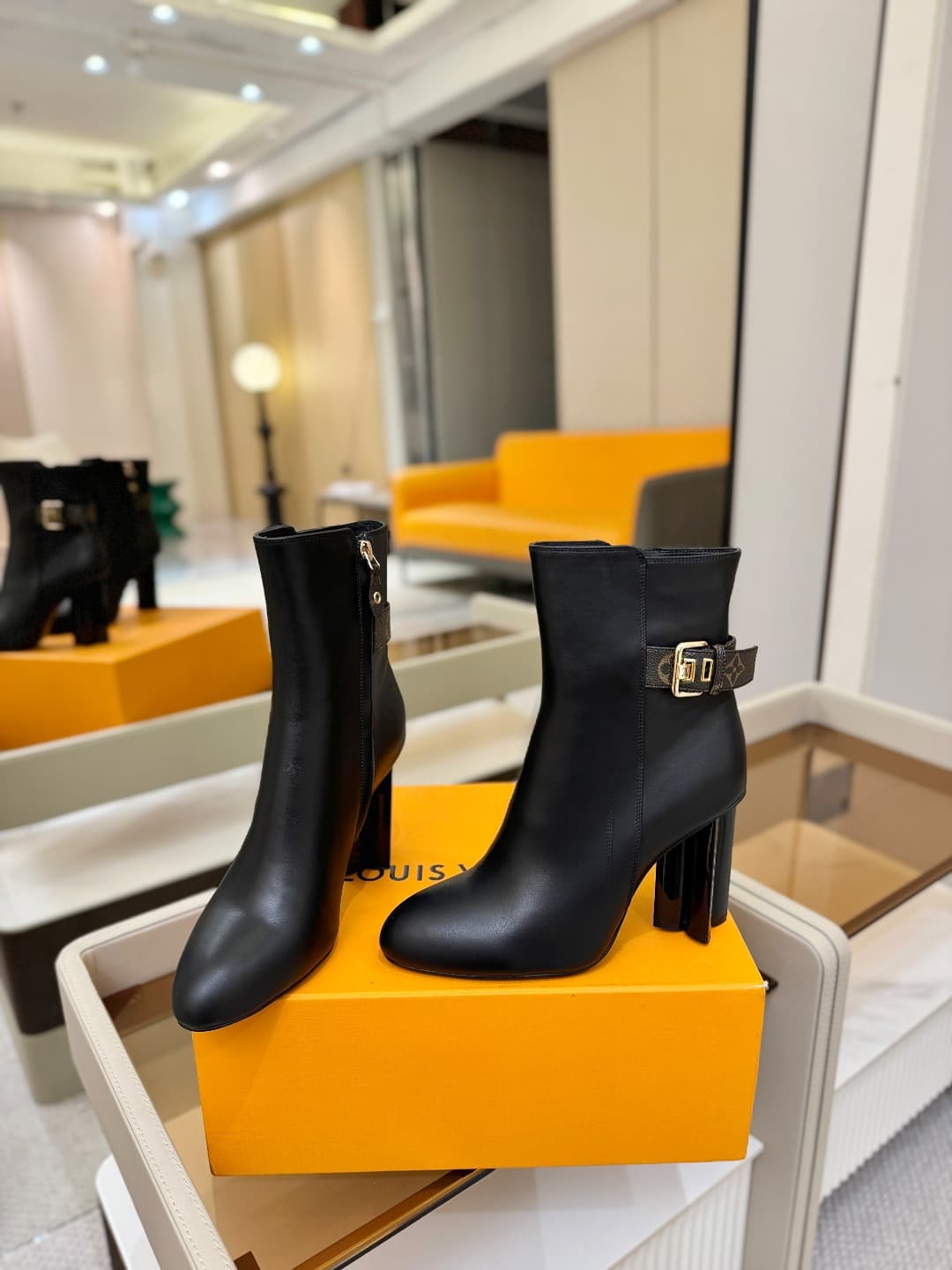 D9042 L✔️ Home – Autumn/Winter boutique runway boots; the official website collection is updated simultaneously. Perfect fit + LV-style buckles design – full of femininity and elegance. Original mold fit, premium quality, and imported high-end fabric prov — image 6