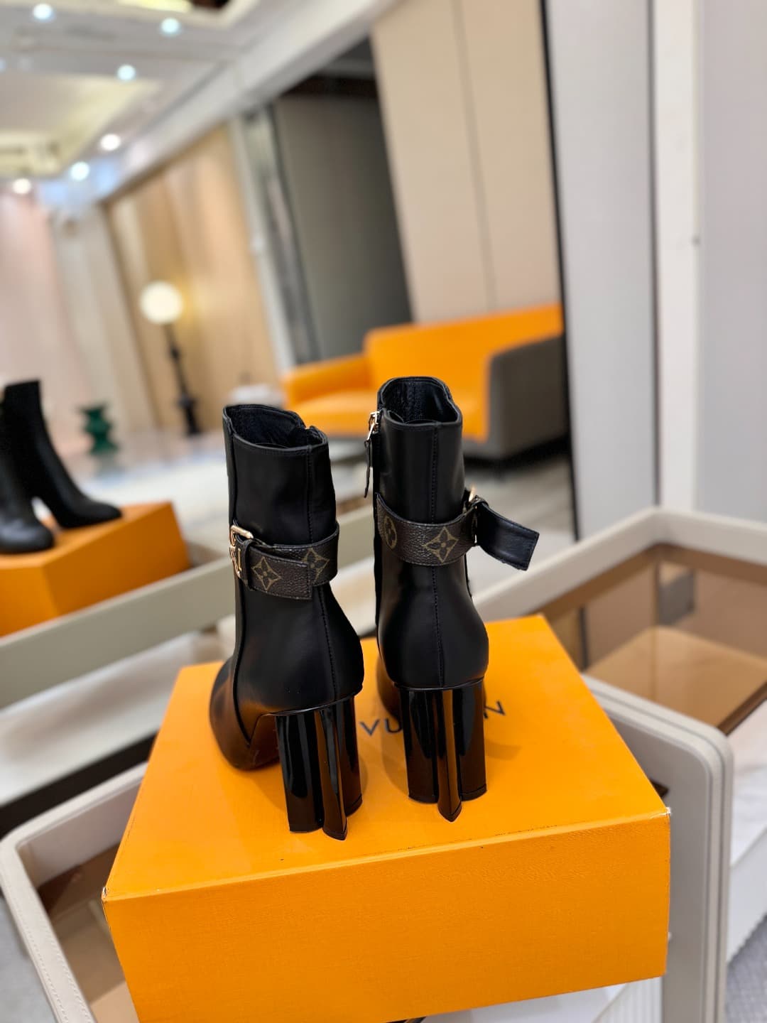 D9042 L✔️ Home – Autumn/Winter boutique runway boots; the official website collection is updated simultaneously. Perfect fit + LV-style buckles design – full of femininity and elegance. Original mold fit, premium quality, and imported high-end fabric prov — image 7
