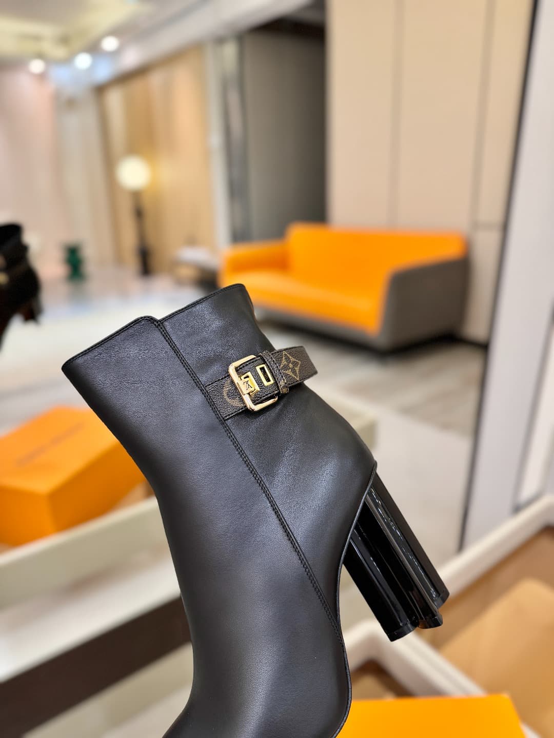 D9042 L✔️ Home – Autumn/Winter boutique runway boots; the official website collection is updated simultaneously. Perfect fit + LV-style buckles design – full of femininity and elegance. Original mold fit, premium quality, and imported high-end fabric prov — image 8
