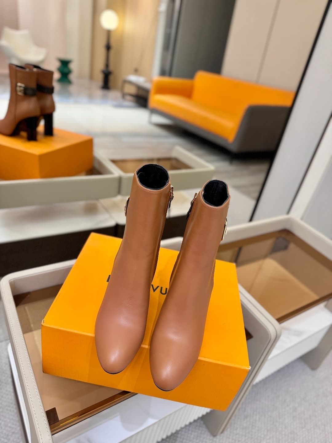 D9040 L✔️ Home – Autumn/Winter boutique runway boots; the official website collection is updated in real time. Perfect foot shape + LV-inspired buckle design – full of femininity and elegance. Original mold-made foot shape, high-end quality, and imported  — image 4