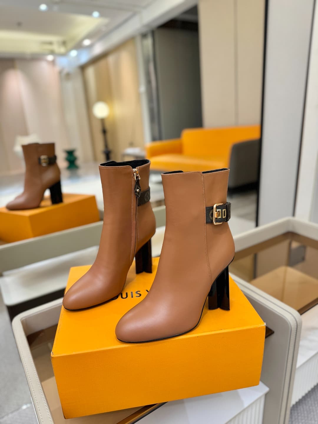 D9040 L✔️ Home – Autumn/Winter boutique runway boots; the official website collection is updated in real time. Perfect foot shape + LV-inspired buckle design – full of femininity and elegance. Original mold-made foot shape, high-end quality, and imported  — image 3