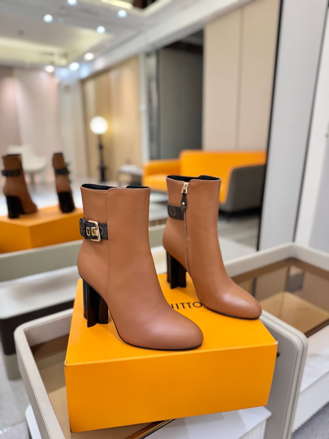 D9040 L✔️ Home – Autumn/Winter boutique runway boots; the official website collection is updated in real time. Perfect foot shape + LV-inspired buckle design – full of femininity and elegance. Original mold-made foot shape, high-end quality, and imported  — image 2