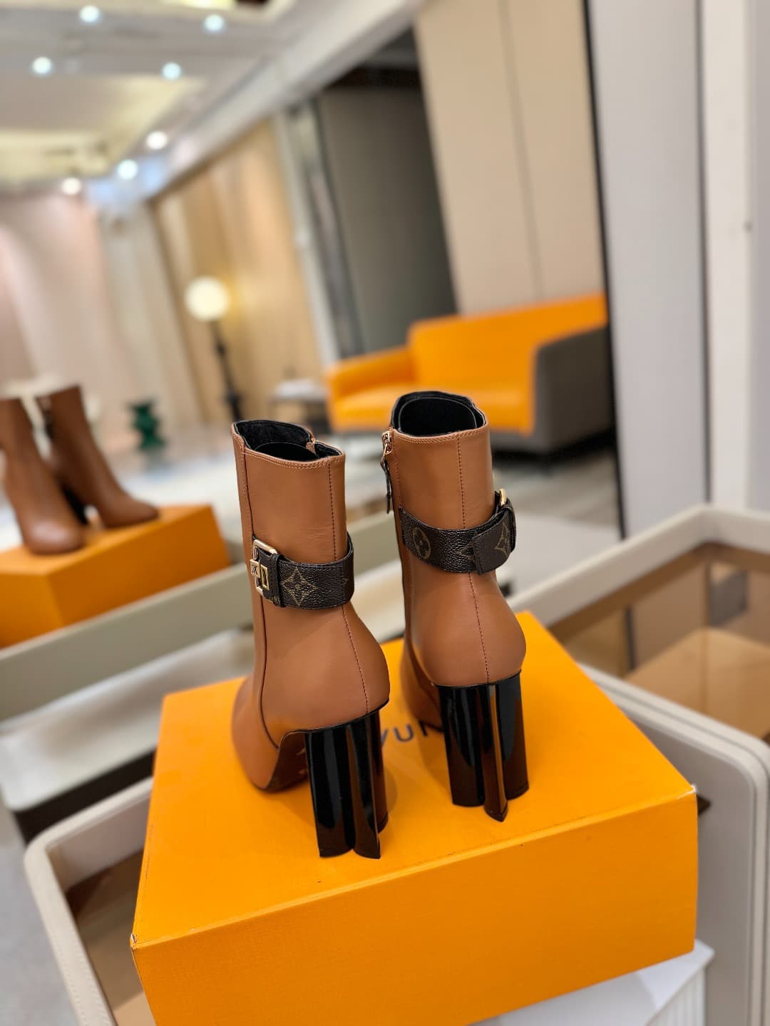 D9040 L✔️ Home – Autumn/Winter boutique runway boots; the official website collection is updated in real time. Perfect foot shape + LV-inspired buckle design – full of femininity and elegance. Original mold-made foot shape, high-end quality, and imported  — image 7