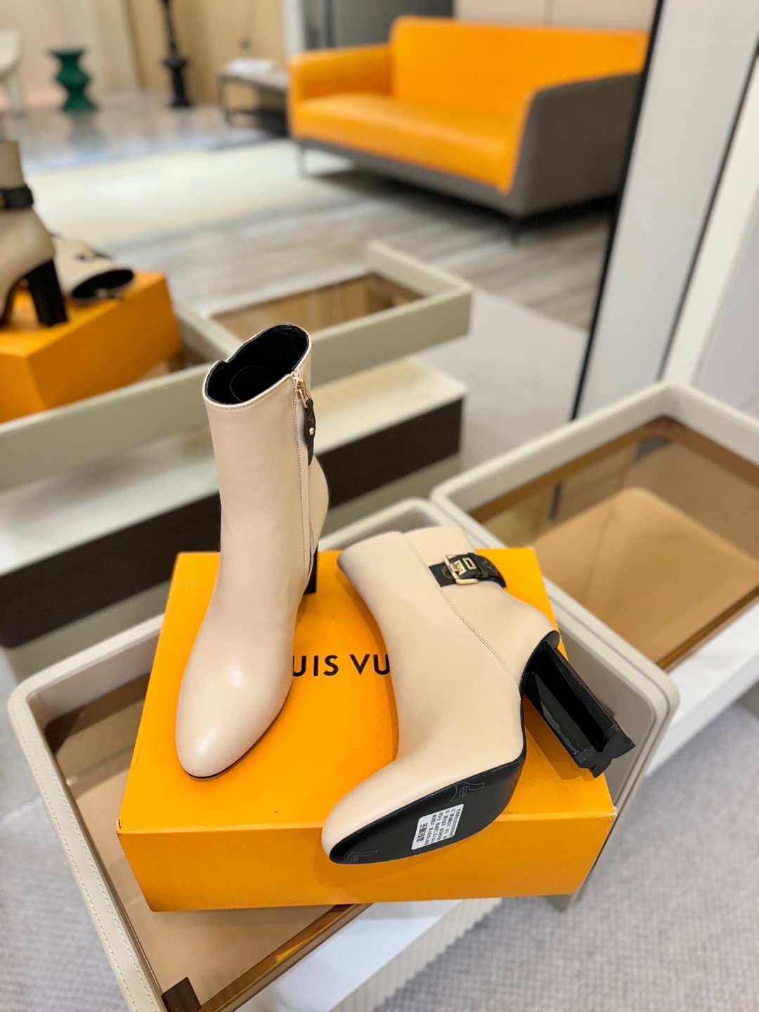 D9039 L✔️ Home – Autumn/Winter storefront models with showy boots; the official website collection is updated simultaneously. Perfect fit + LV-style buttons design – full of femininity and elegance. Original mold-made fit, top-tier quality, and imported h — image 5