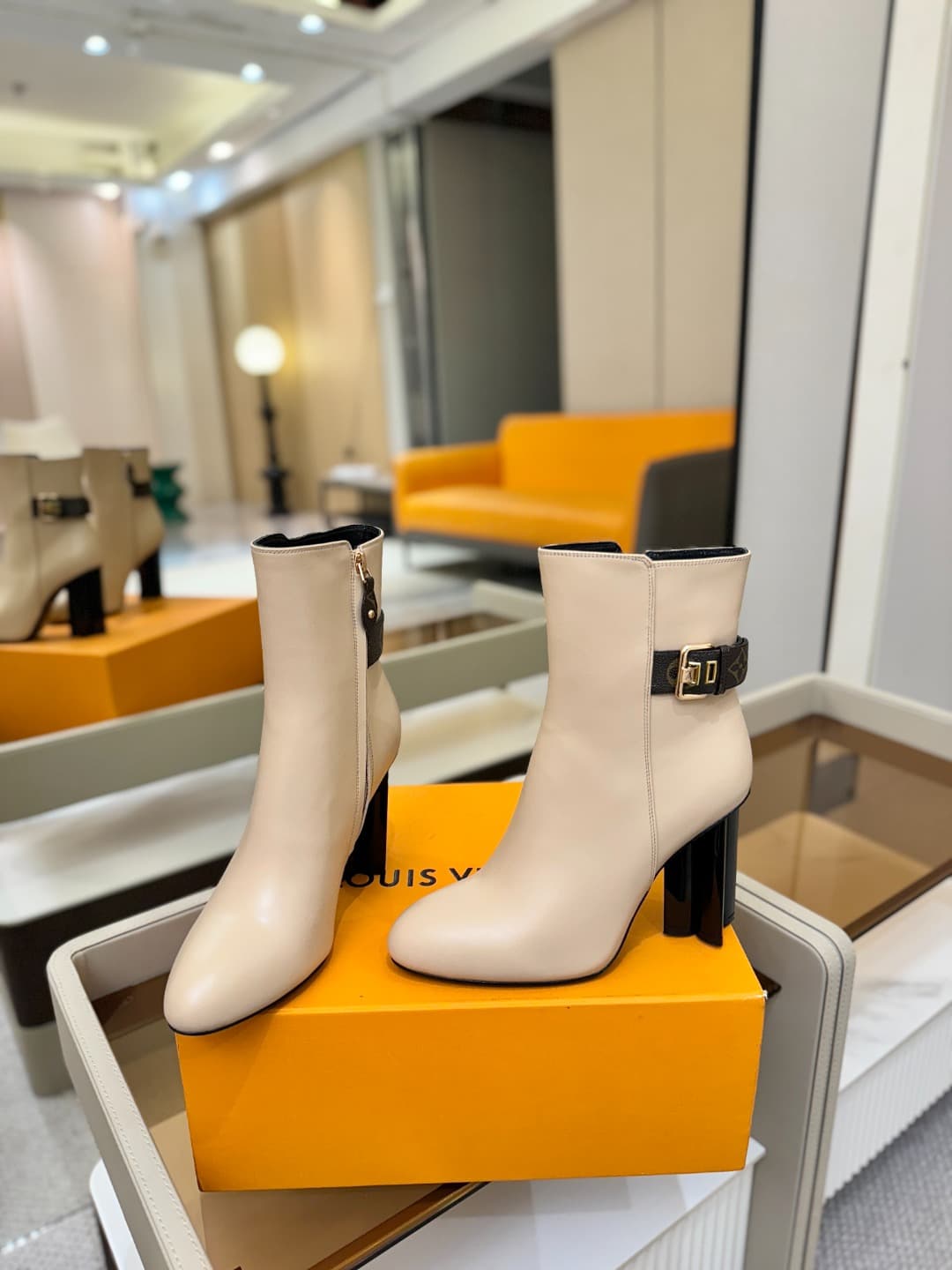D9039 L✔️ Home – Autumn/Winter storefront models with showy boots; the official website collection is updated simultaneously. Perfect fit + LV-style buttons design – full of femininity and elegance. Original mold-made fit, top-tier quality, and imported h — image 6