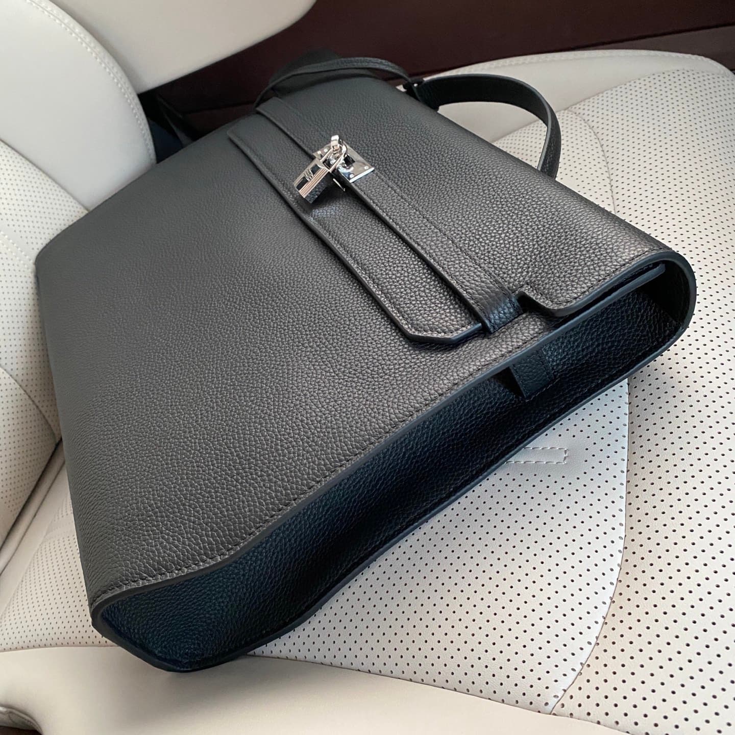 C4939 Hermès carabanolizontal 🇫🇷 Fashionable fingerprint lock, casual bag 🇫🇷 High-end original products, made from imported first-grade calf skin. Stylish and unique, handcrafted. The texture of the leather is excellent. Perfect for pairing with the speci — image 4