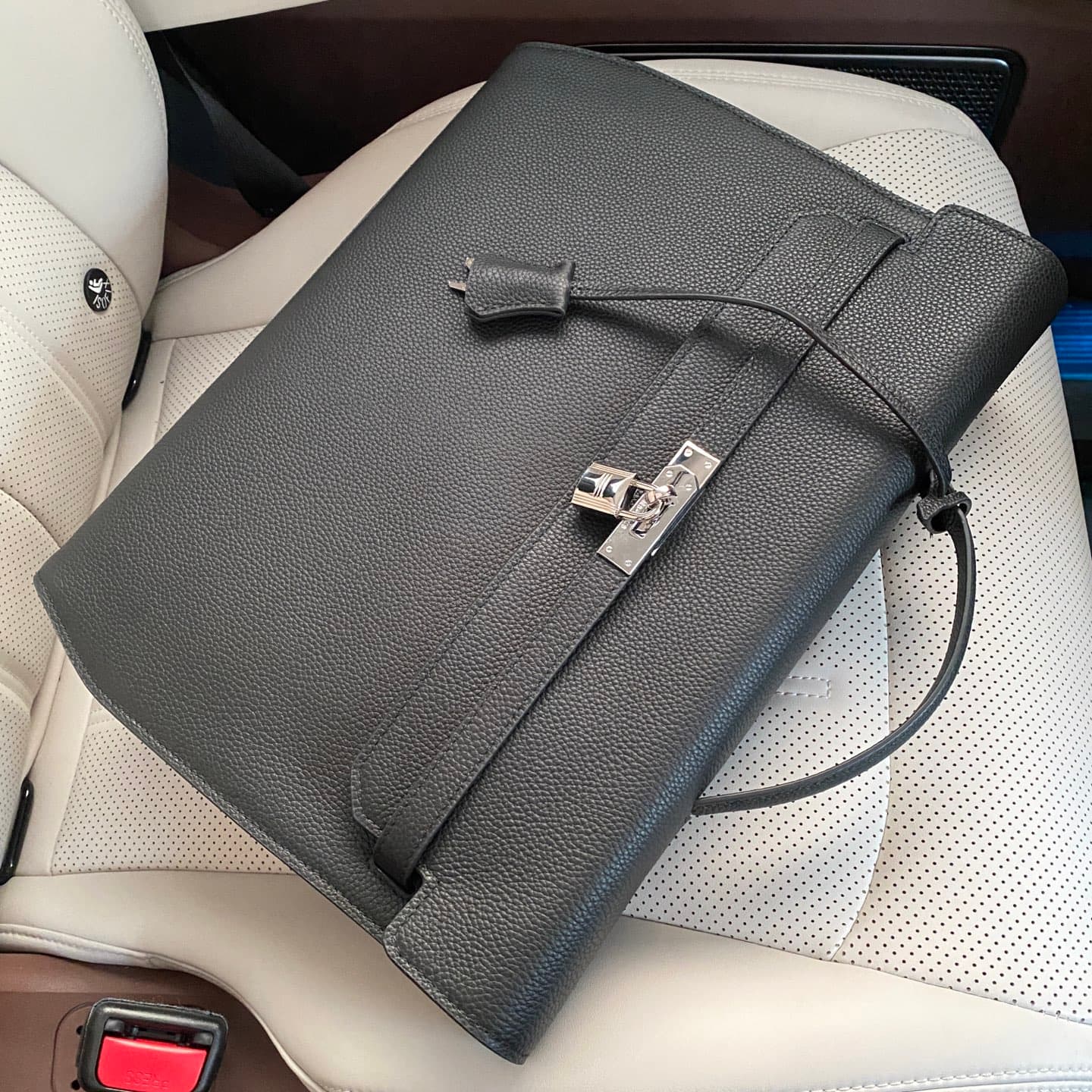 C4939 Hermès carabanolizontal 🇫🇷 Fashionable fingerprint lock, casual bag 🇫🇷 High-end original products, made from imported first-grade calf skin. Stylish and unique, handcrafted. The texture of the leather is excellent. Perfect for pairing with the speci — image 3