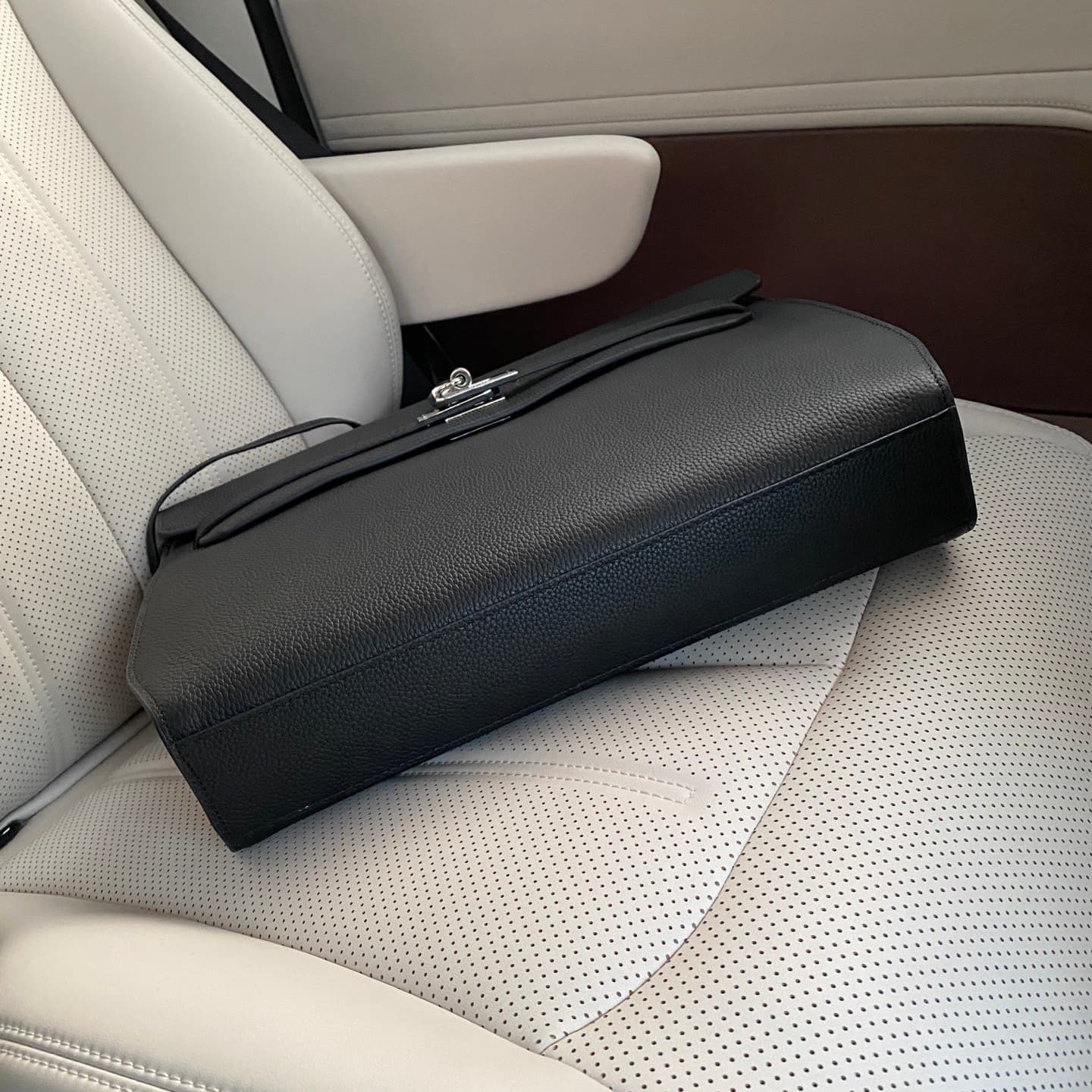 C4939 Hermès carabanolizontal 🇫🇷 Fashionable fingerprint lock, casual bag 🇫🇷 High-end original products, made from imported first-grade calf skin. Stylish and unique, handcrafted. The texture of the leather is excellent. Perfect for pairing with the speci — image 6