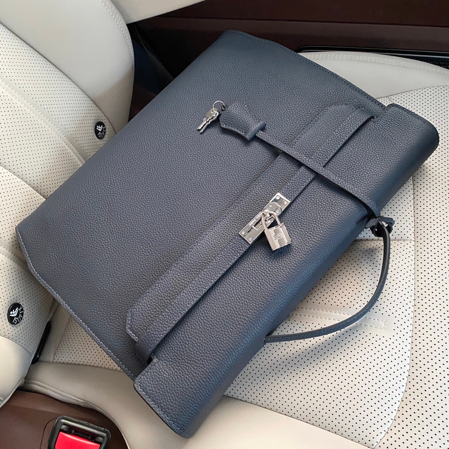 C4938 Hermès carabanolizontal 🇫🇷 Fashionable fingerprint lock, casual bag 🇫🇷 High-end original products, made from imported first-grade calf skin. Stylish and unique, handcrafted. The texture of the leather is excellent. Perfect for pairing with special i — image 3