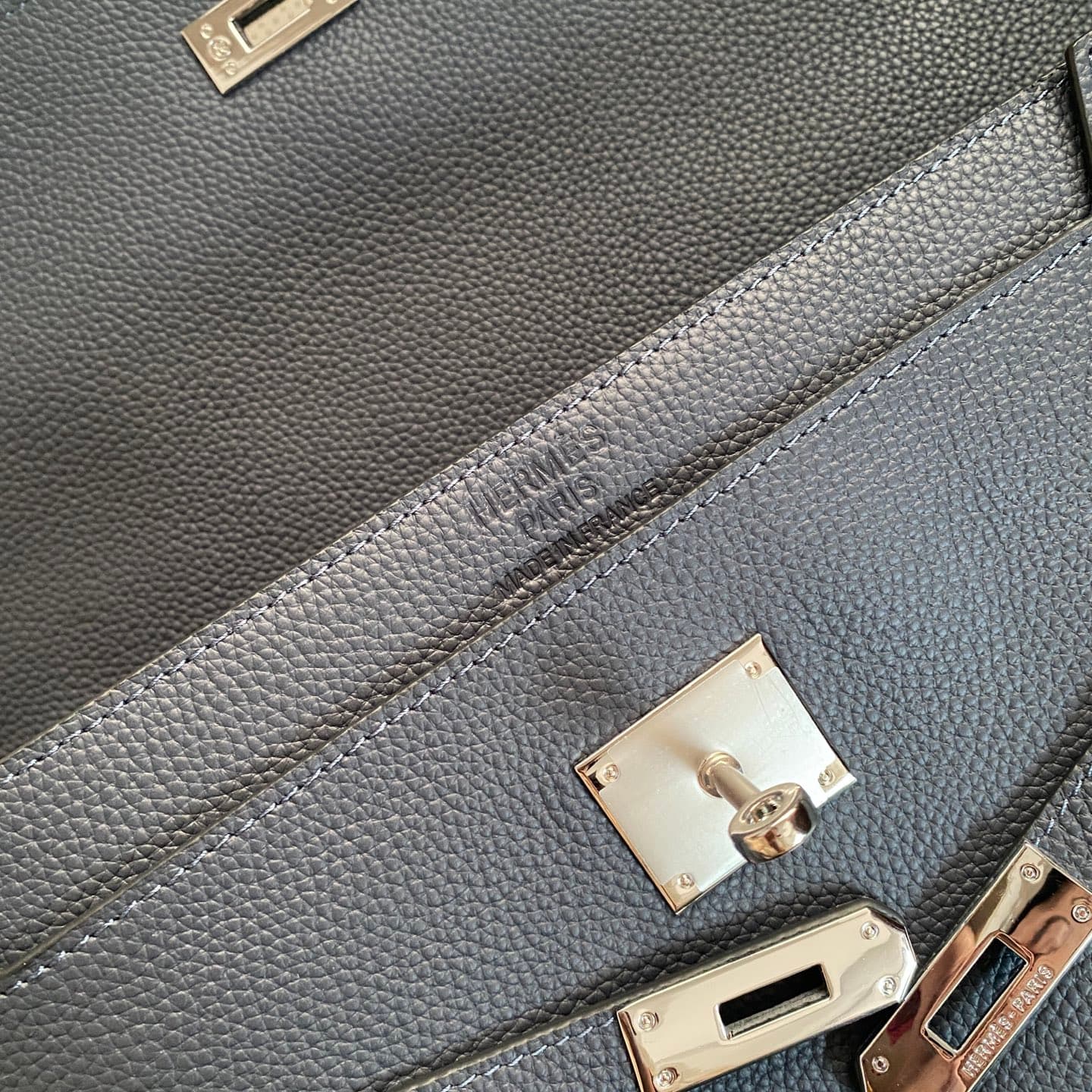 C4938 Hermès carabanolizontal 🇫🇷 Fashionable fingerprint lock, casual bag 🇫🇷 High-end original products, made from imported first-grade calf skin. Stylish and unique, handcrafted. The texture of the leather is excellent. Perfect for pairing with special i — image 8