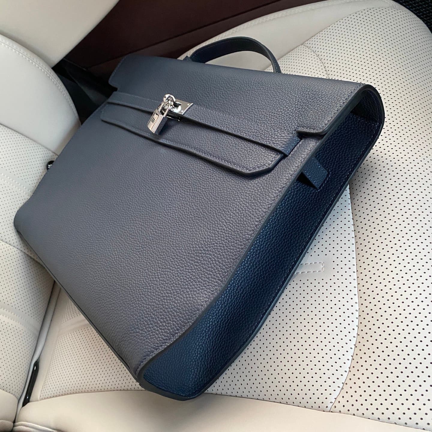 C4938 Hermès carabanolizontal 🇫🇷 Fashionable fingerprint lock, casual bag 🇫🇷 High-end original products, made from imported first-grade calf skin. Stylish and unique, handcrafted. The texture of the leather is excellent. Perfect for pairing with special i — image 6