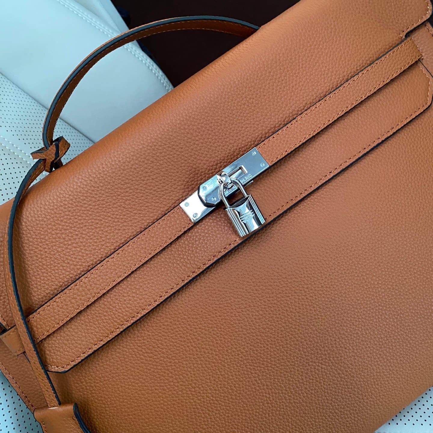 C4937 Hermès carabanolizontal 🇫🇷 Fashionable fingerprint lock, casual bag 🇫🇷 High-end original products, made from imported first-grade calf skin. Stylish and unique, handcrafted. The texture of the leather is excellent. Perfect for pairing with the dedic — image 5