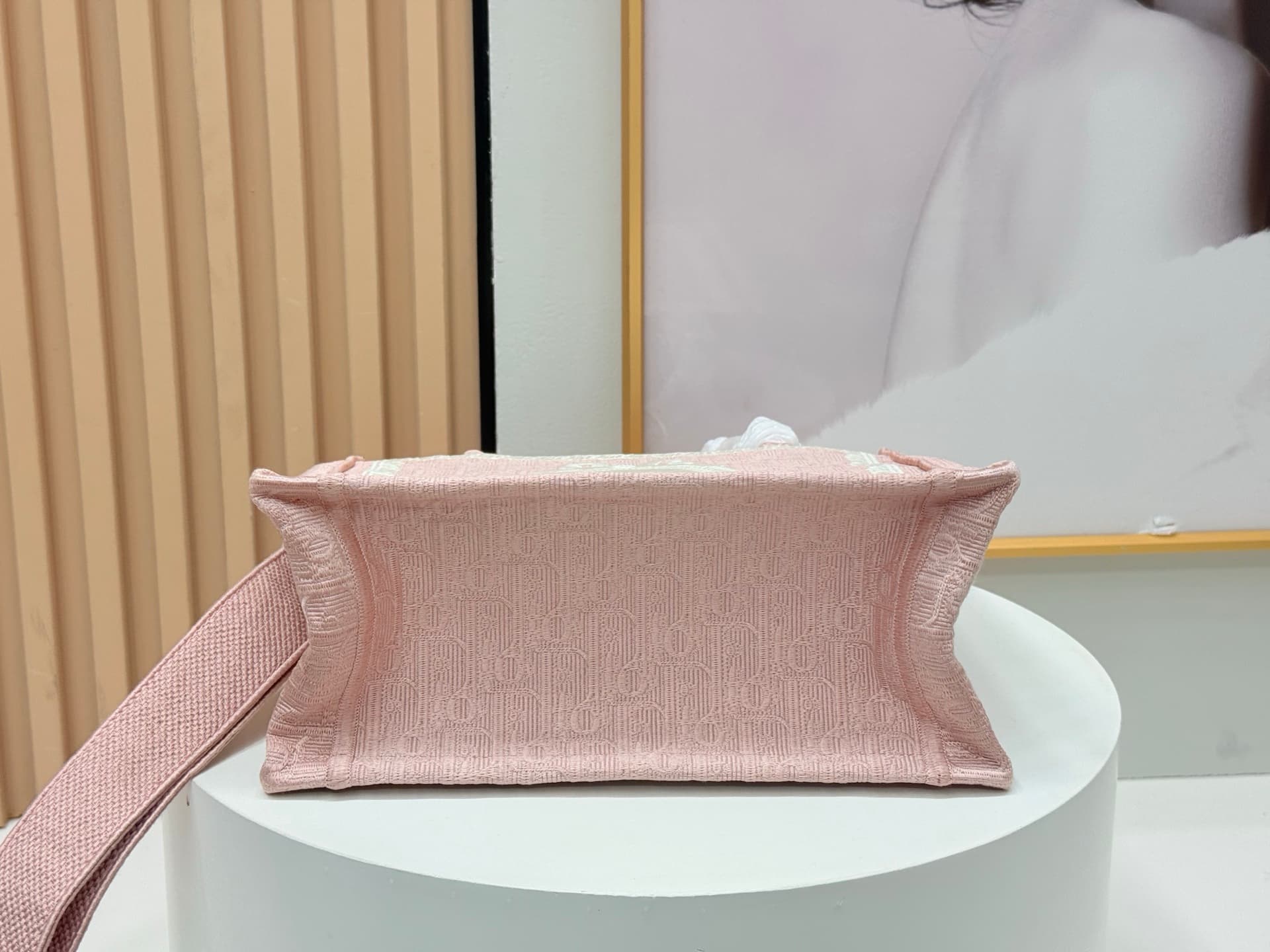 C1898 Details of Diore JWA’s new bags in the first season! The classic bags now have a modern feel. — image 7