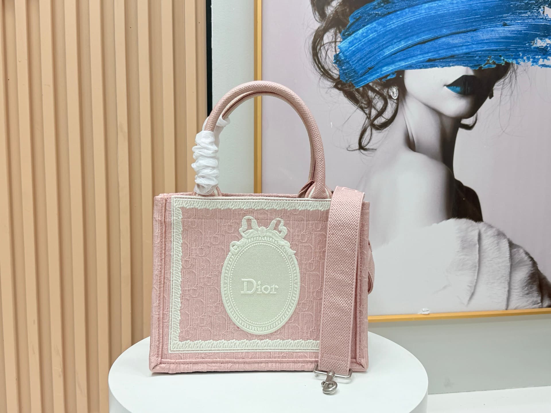 C1898 Details of Diore JWA’s new bags in the first season! The classic bags now have a modern feel. — image 4