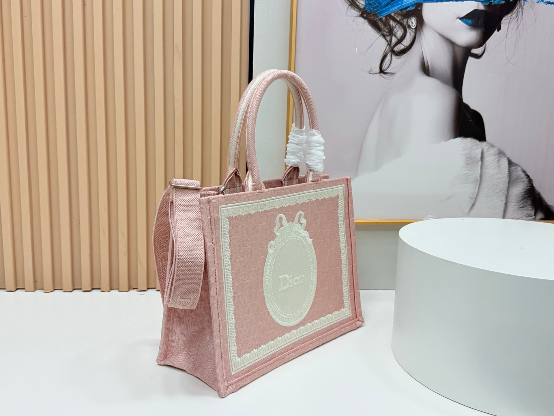 C1896 Details of Diore JWA’s new bags in the first season! The classic bags now have a modern twist. — image 2