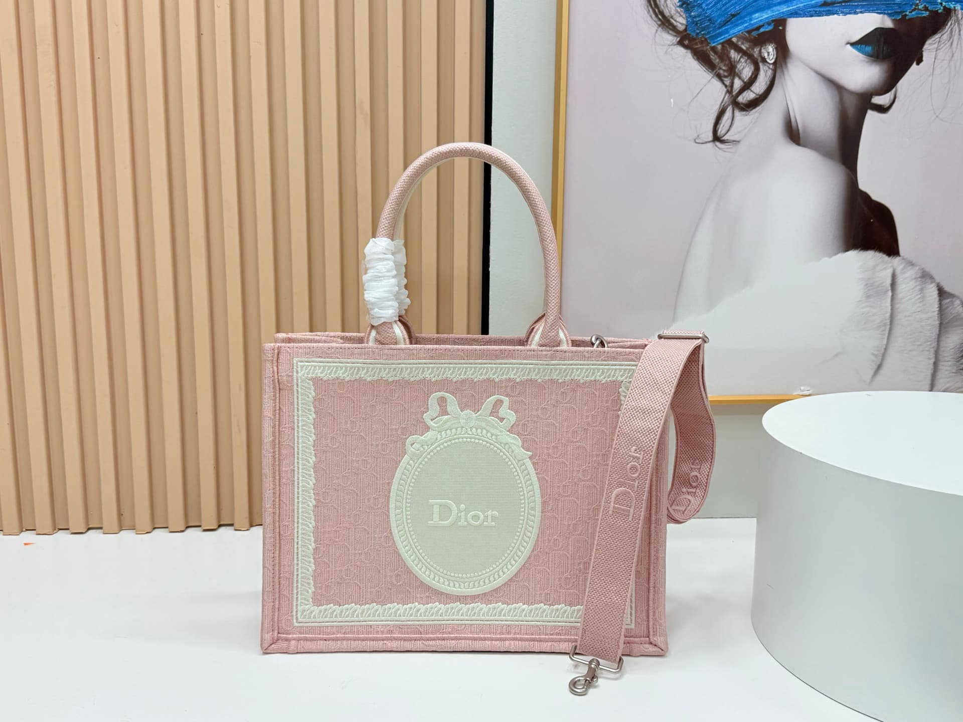 C1896 Details of Diore JWA’s new bags in the first season! The classic bags now have a modern twist. — image 4