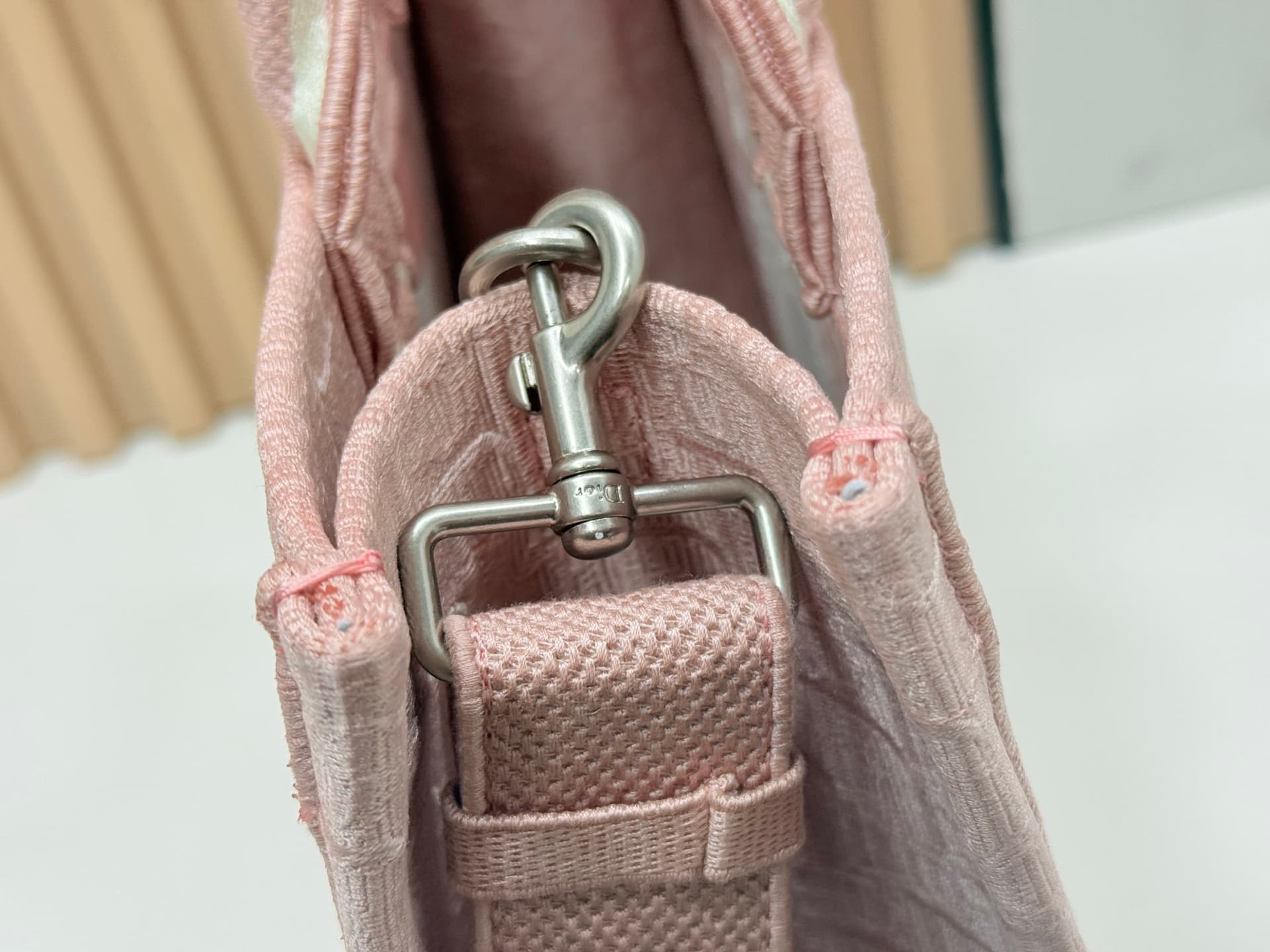 C1896 Details of Diore JWA’s new bags in the first season! The classic bags now have a modern twist. — image 7