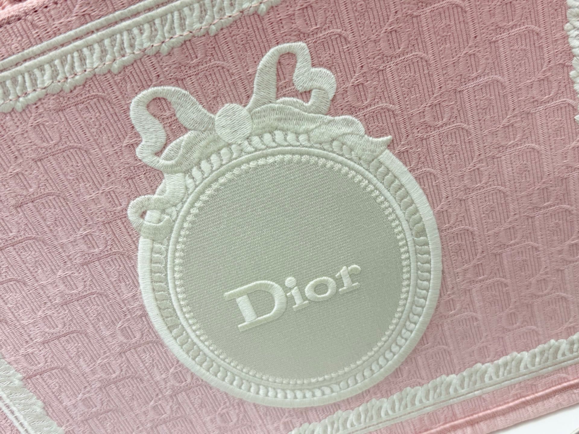 C1896 Details of Diore JWA’s new bags in the first season! The classic bags now have a modern twist. — image 5
