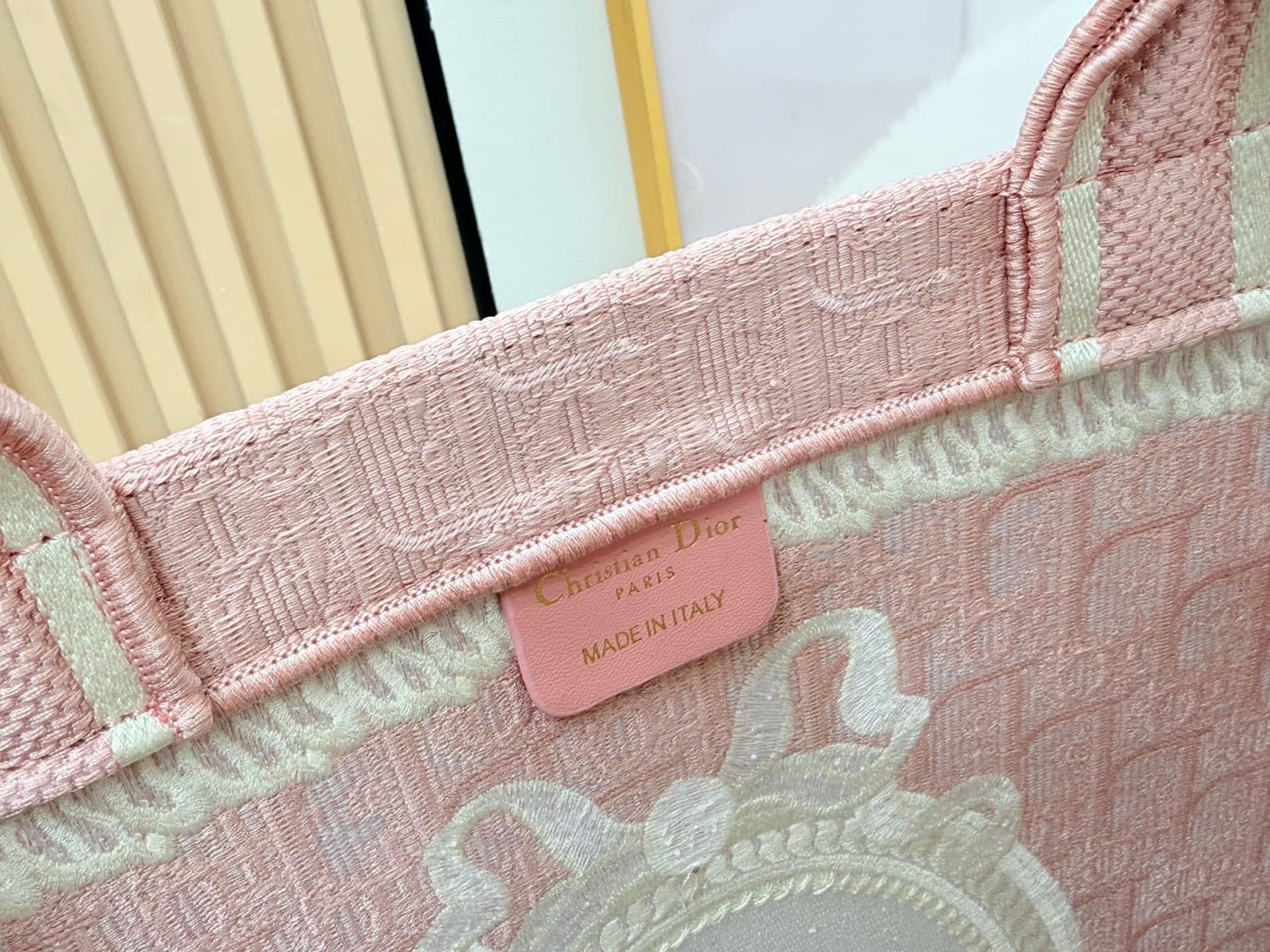 C1894 Details of Diore JWA’s new bags in the first season! The classic bags now have a modern twist. — image 8