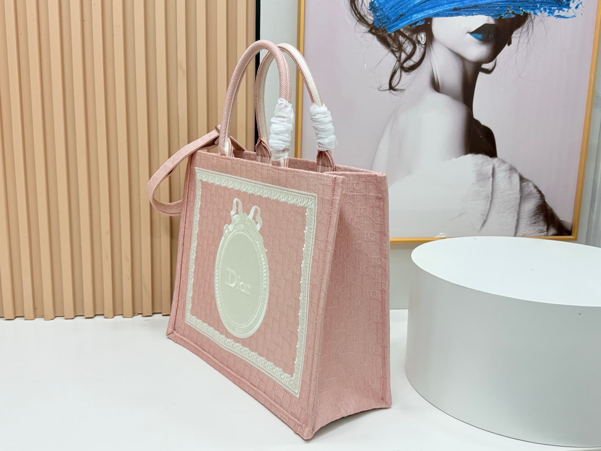 C1894 Details of Diore JWA’s new bags in the first season! The classic bags now have a modern twist. — image 3
