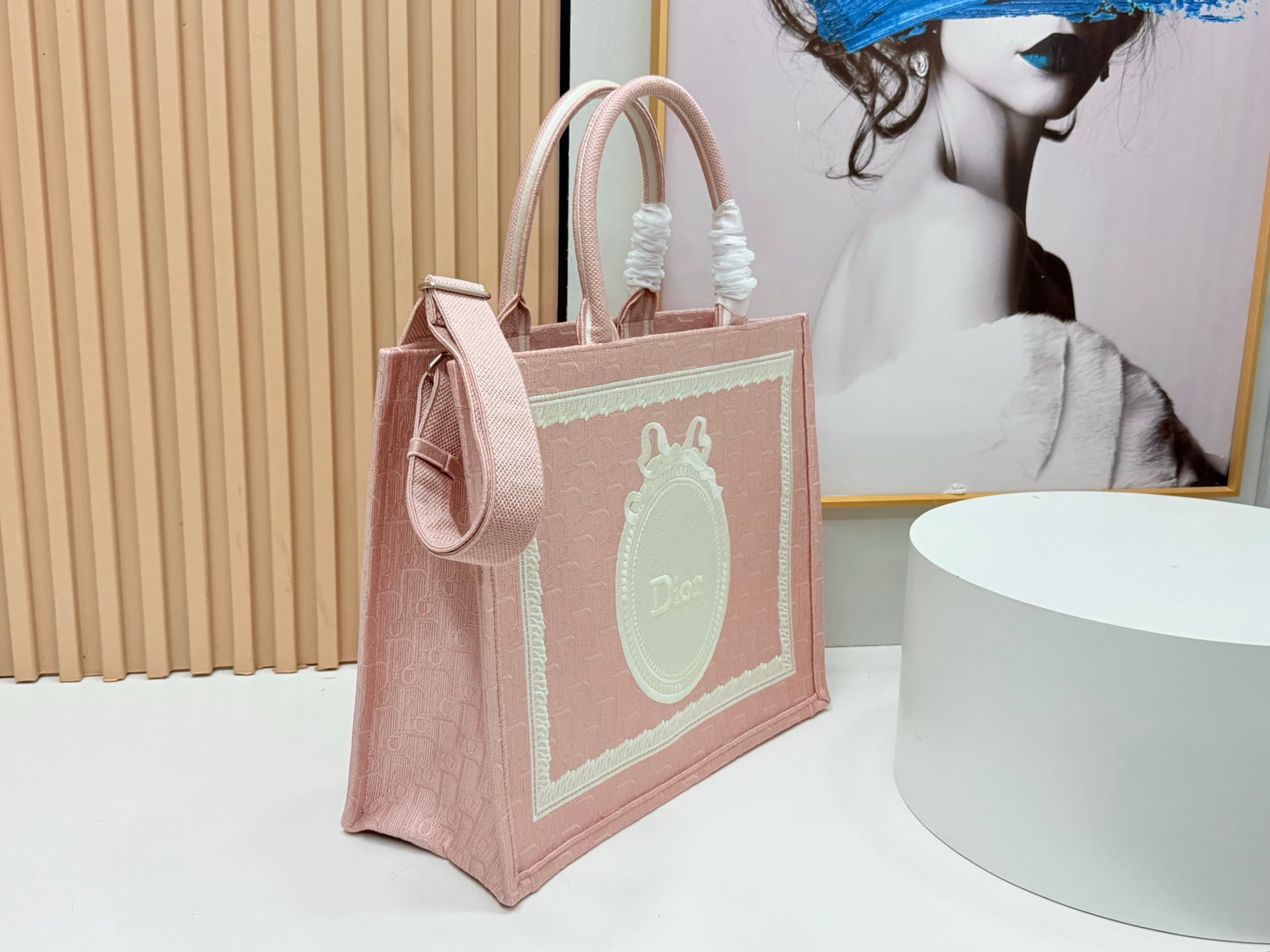 C1894 Details of Diore JWA’s new bags in the first season! The classic bags now have a modern twist. — image 2