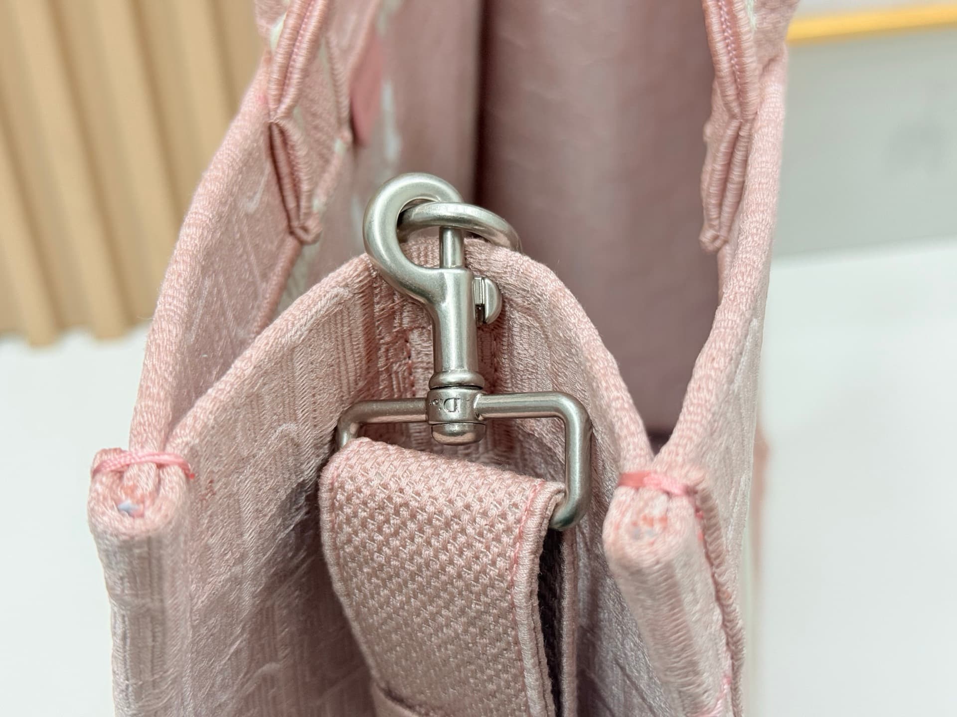 C1894 Details of Diore JWA’s new bags in the first season! The classic bags now have a modern twist. — image 6