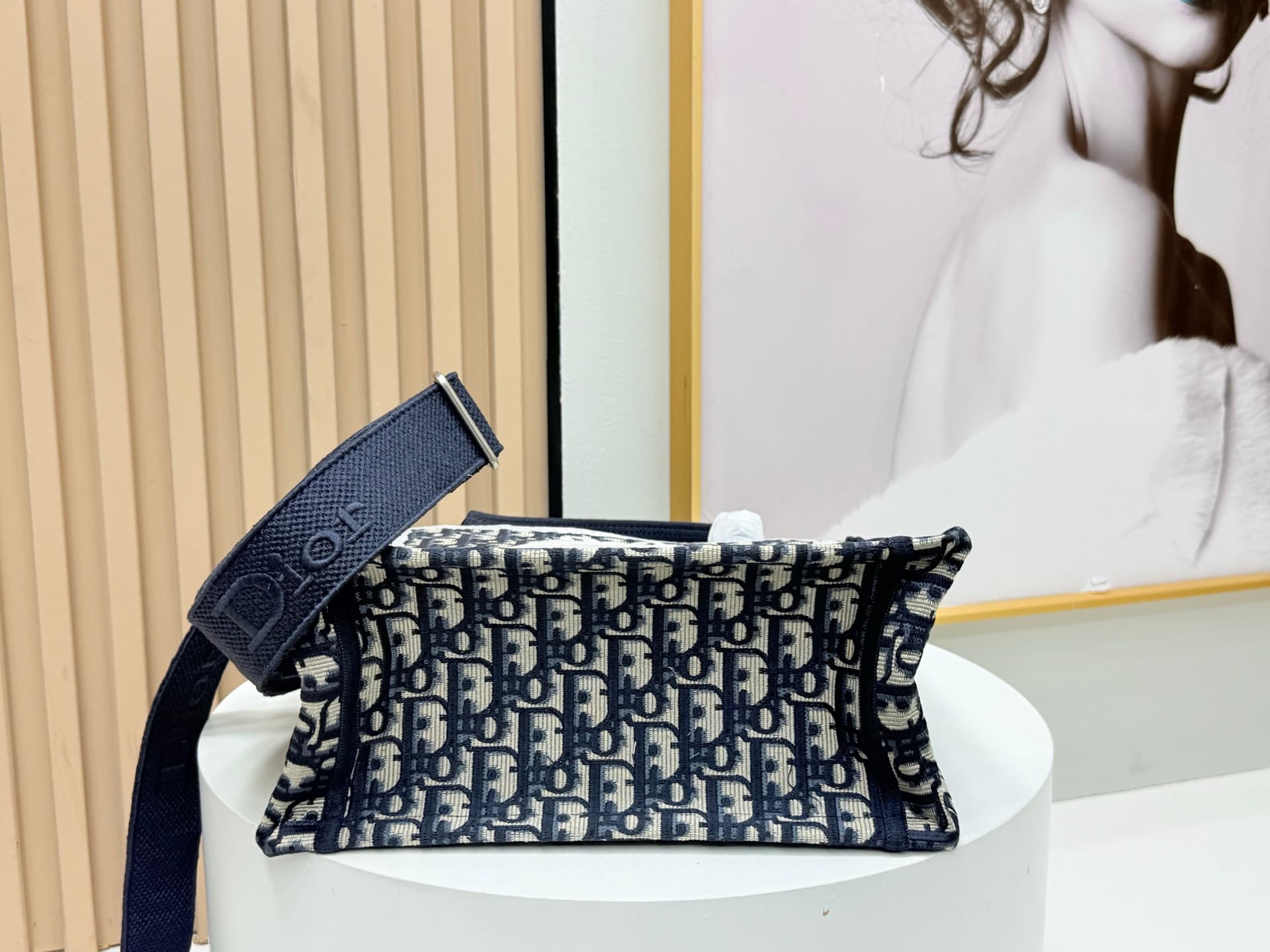 C2020 Details of Diô JWA’s new bags in the first season! The classic bags now have a modern twist. — image 7
