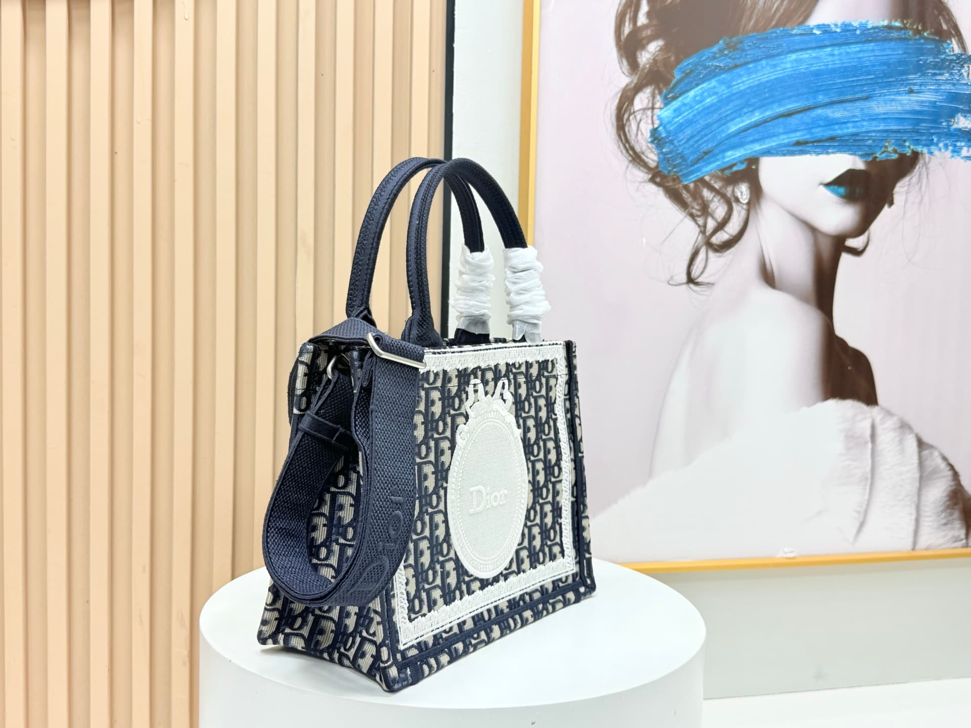 C2020 Details of Diô JWA’s new bags in the first season! The classic bags now have a modern twist. — image 2