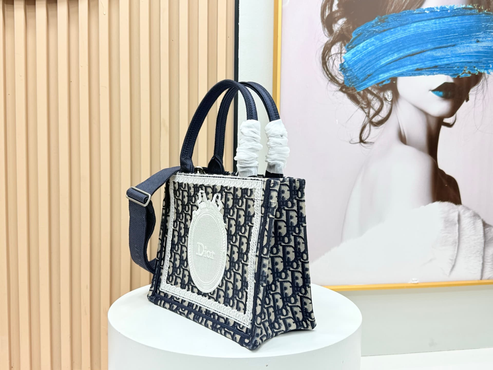 C2020 Details of Diô JWA’s new bags in the first season! The classic bags now have a modern twist. — image 3