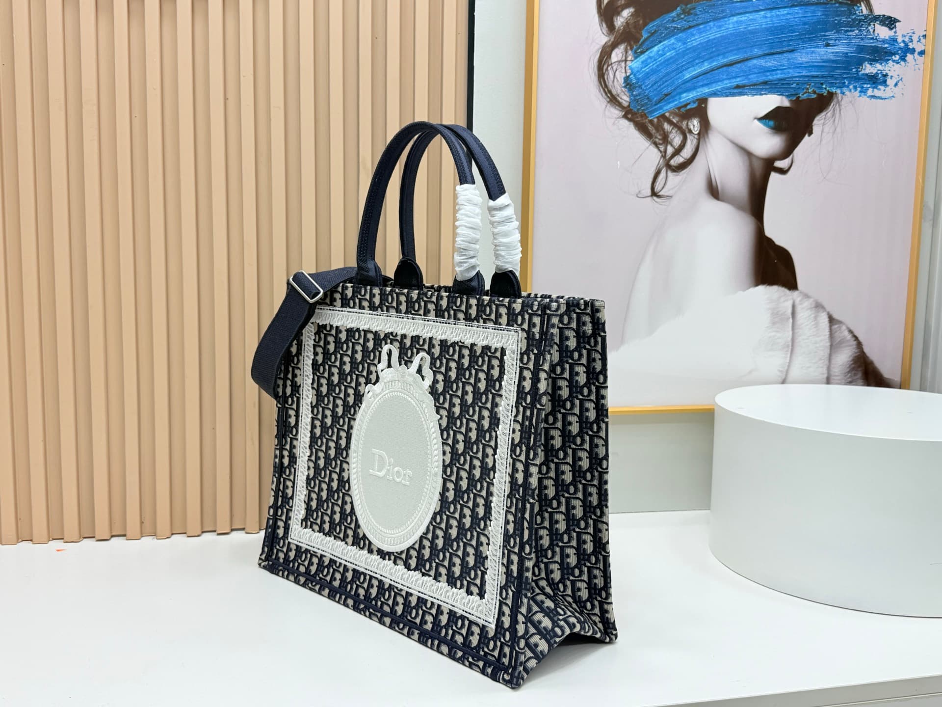 C2016 Details of Diore JWA’s new bags in the first season! The classic bags now have a modern touch. — image 3