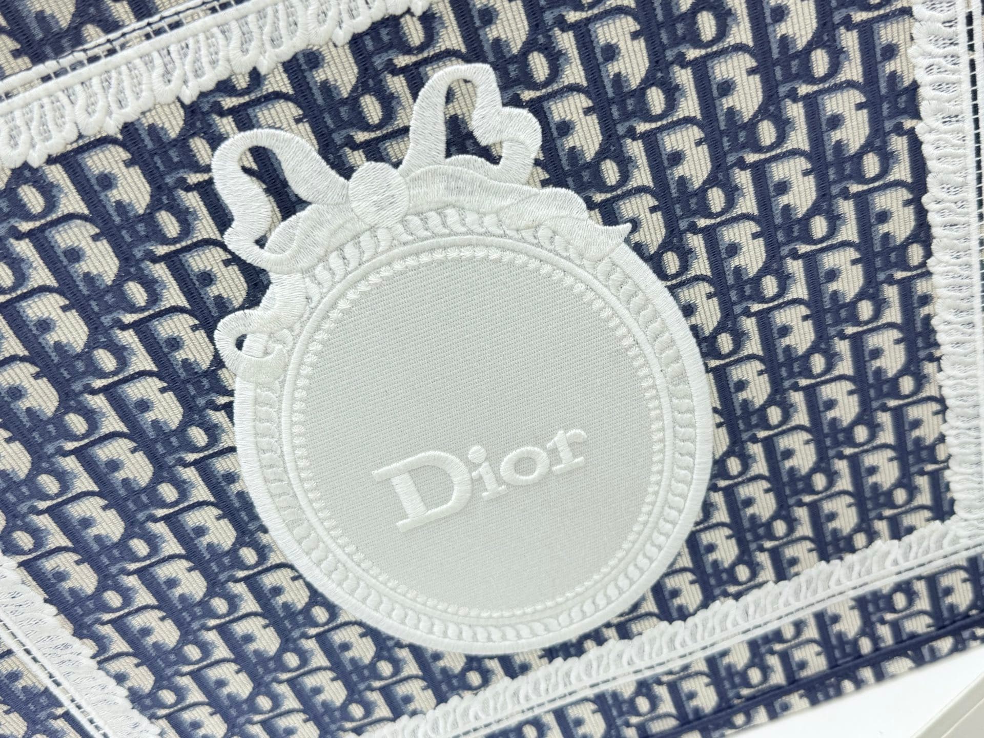 C2016 Details of Diore JWA’s new bags in the first season! The classic bags now have a modern touch. — image 5