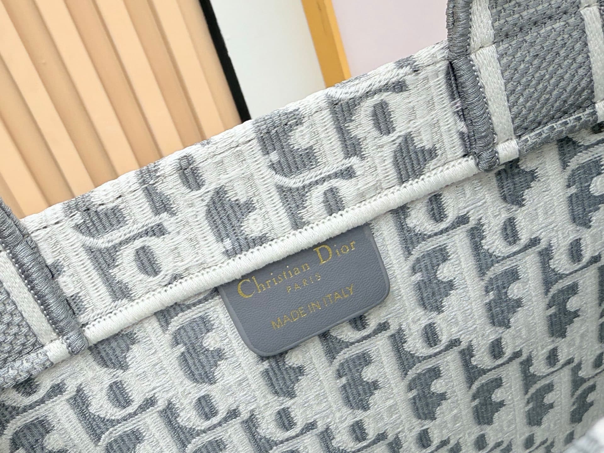 C2014 Details of Diore JWA’s new bags in the first season! The classic bags now have a modern touch. — image 7