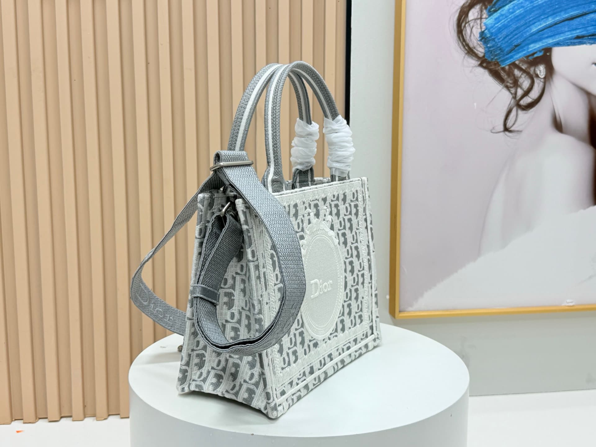 C2014 Details of Diore JWA’s new bags in the first season! The classic bags now have a modern touch. — image 2