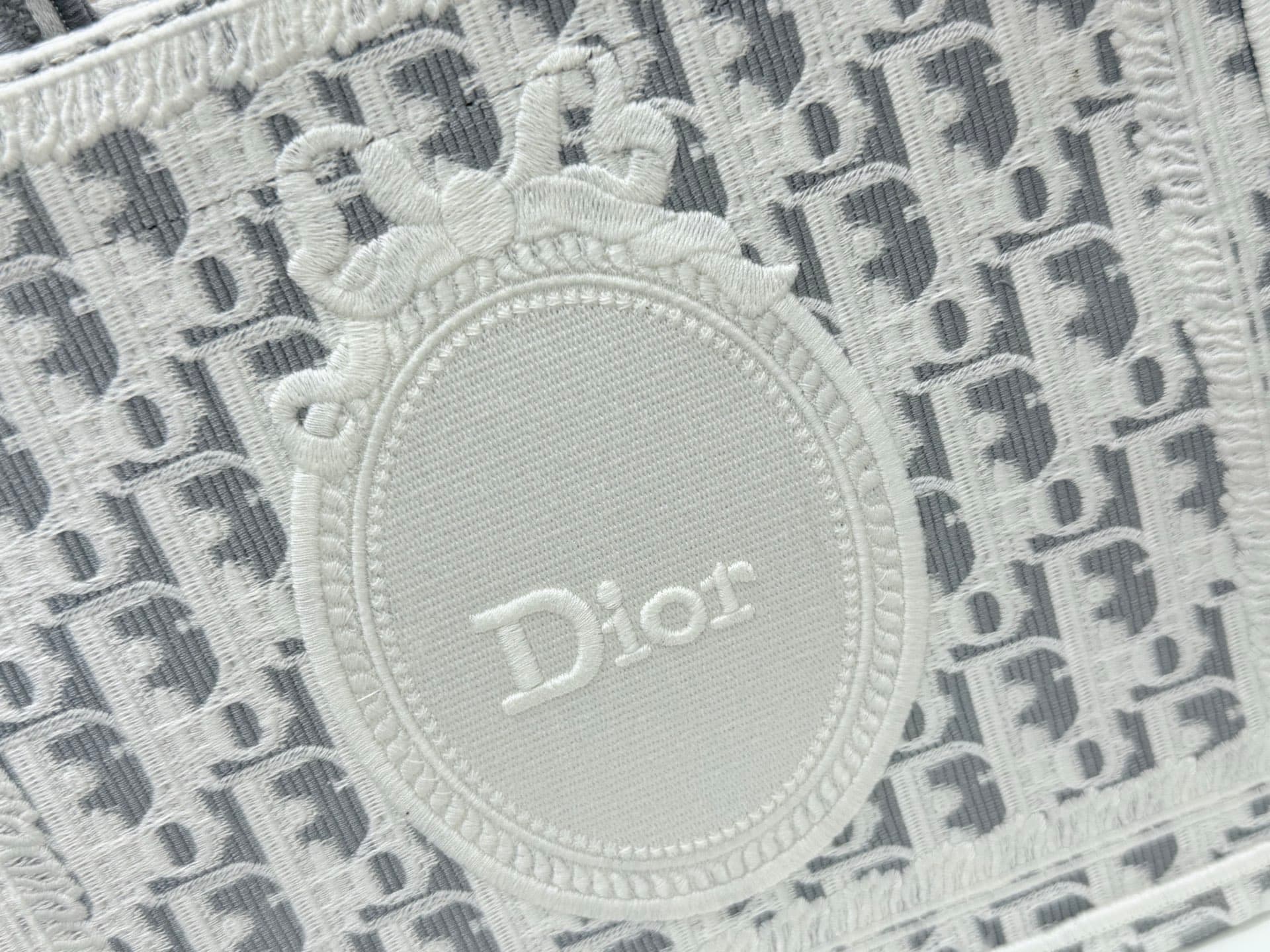 C2014 Details of Diore JWA’s new bags in the first season! The classic bags now have a modern touch. — image 5