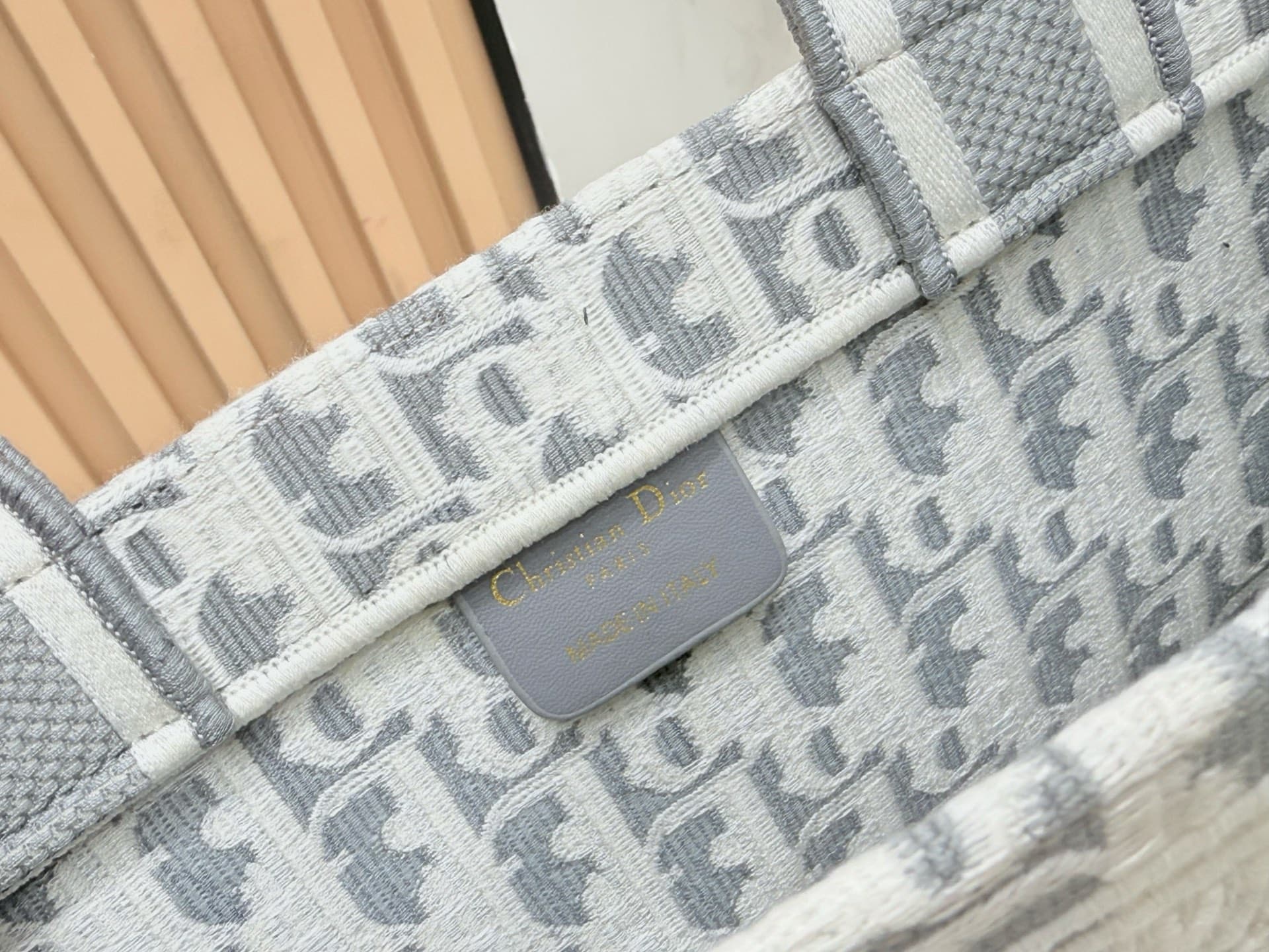 C2012 Details of Diore JWA’s new bags in the first season! The classic bags now have a modern touch. — image 7