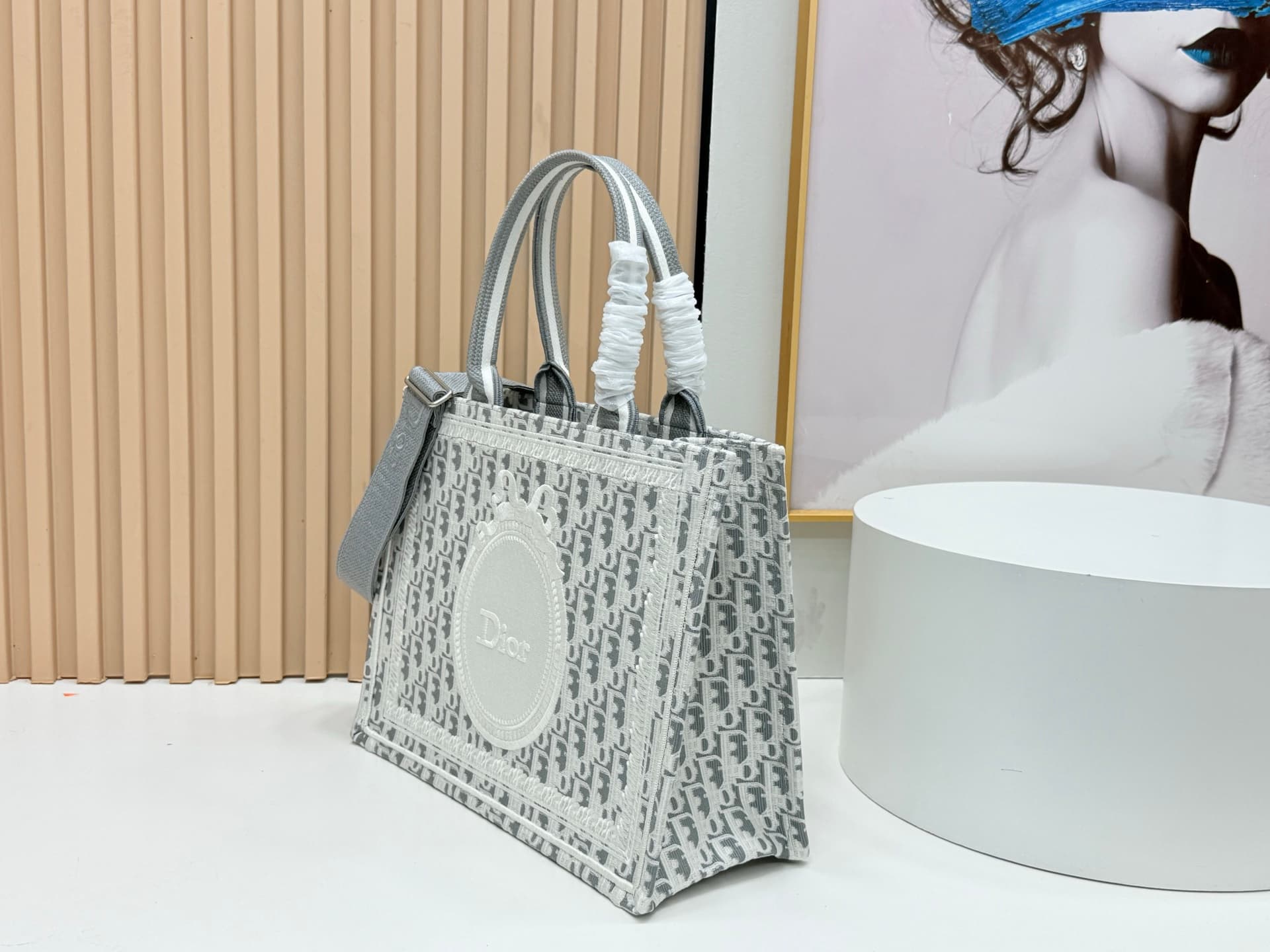 C2012 Details of Diore JWA’s new bags in the first season! The classic bags now have a modern touch. — image 3