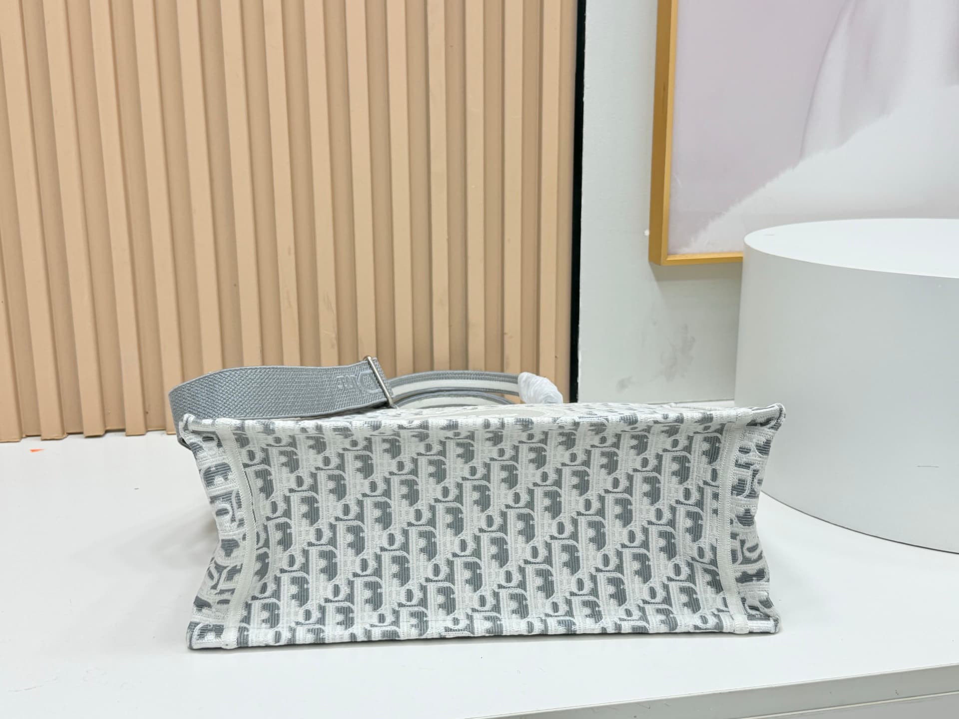 C2012 Details of Diore JWA’s new bags in the first season! The classic bags now have a modern touch. — image 8